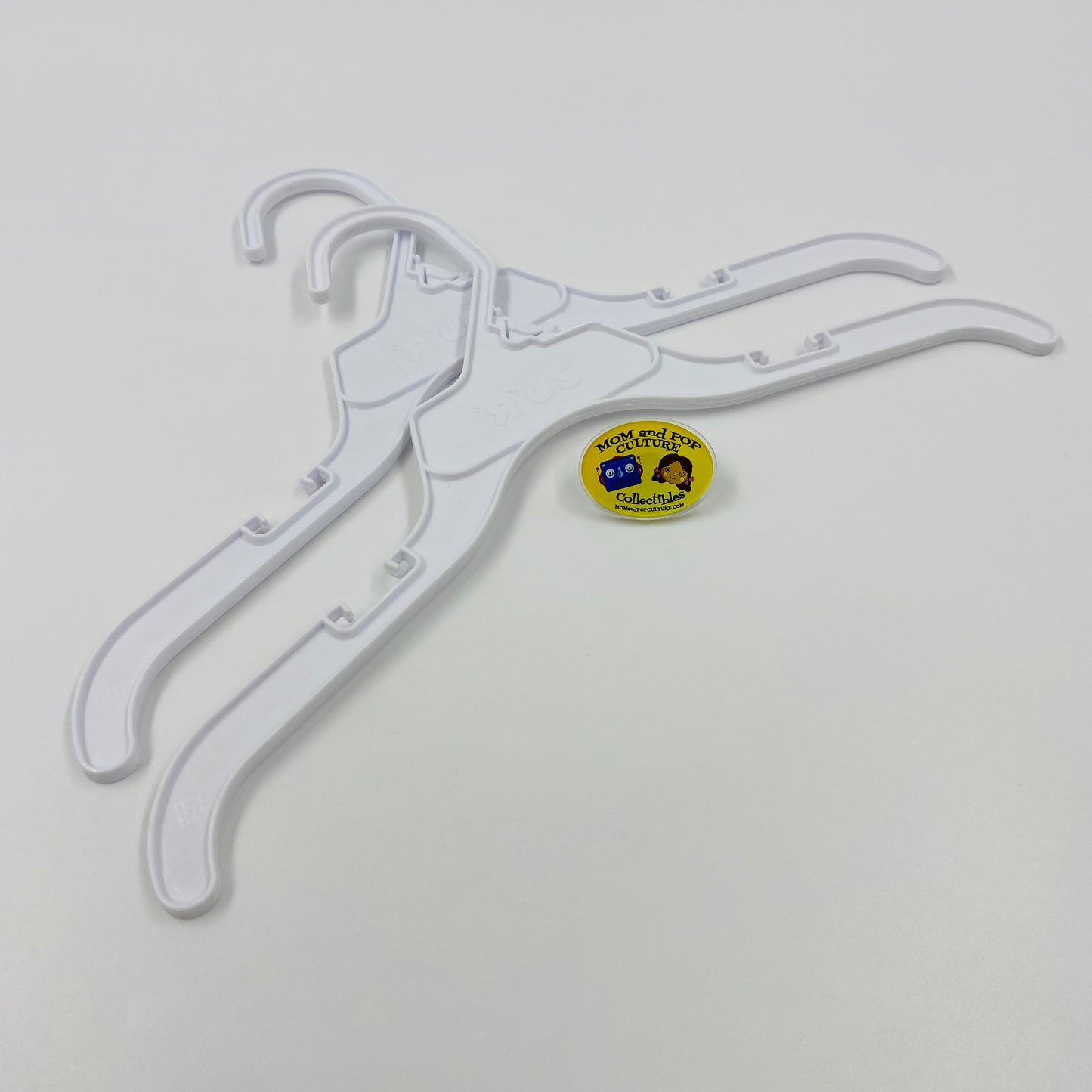Toys “R” Us hanger 2-pack