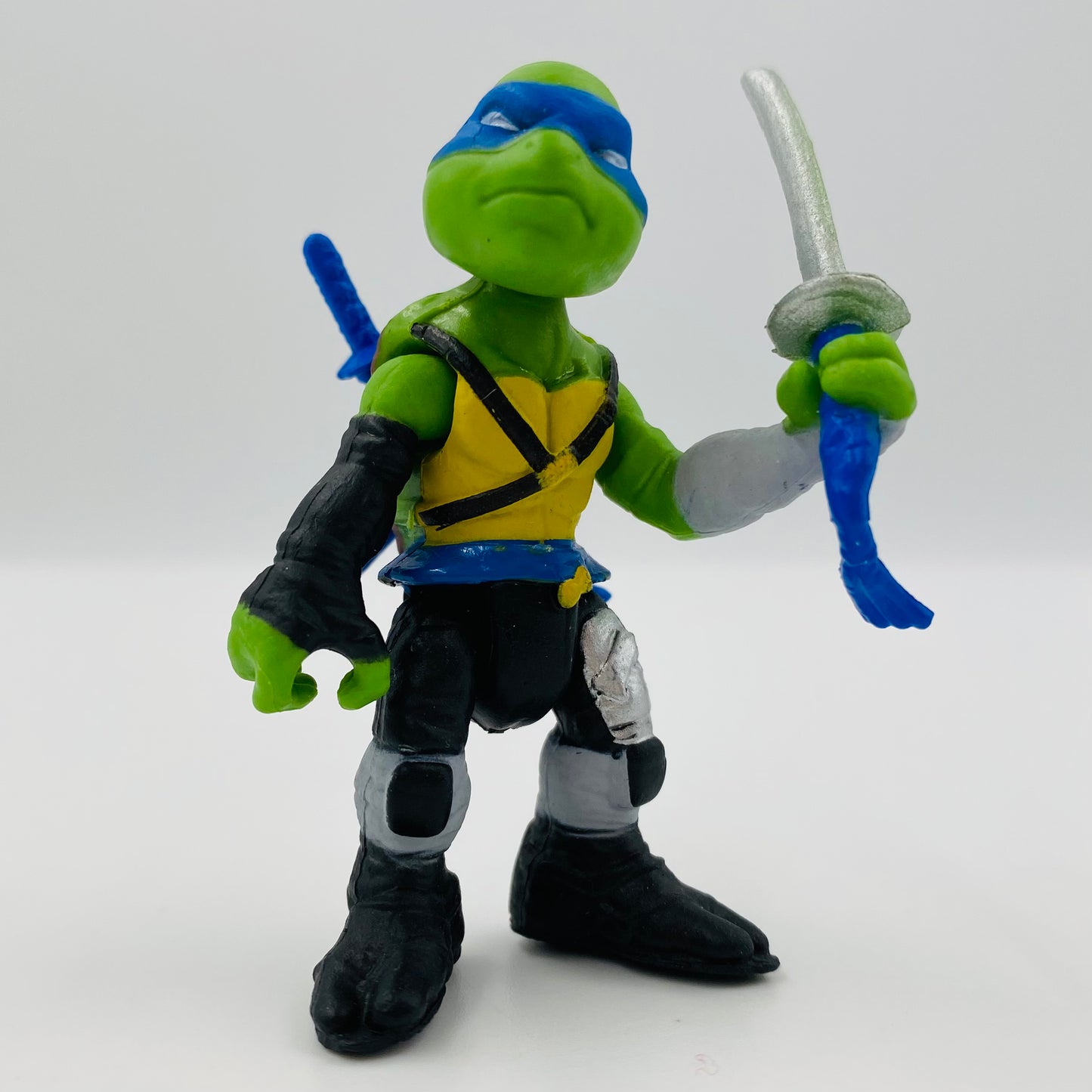 Teenage Mutant Ninja Turtles Out of the Shadows Leonardo loose 2.5” figure (2017) Playmates