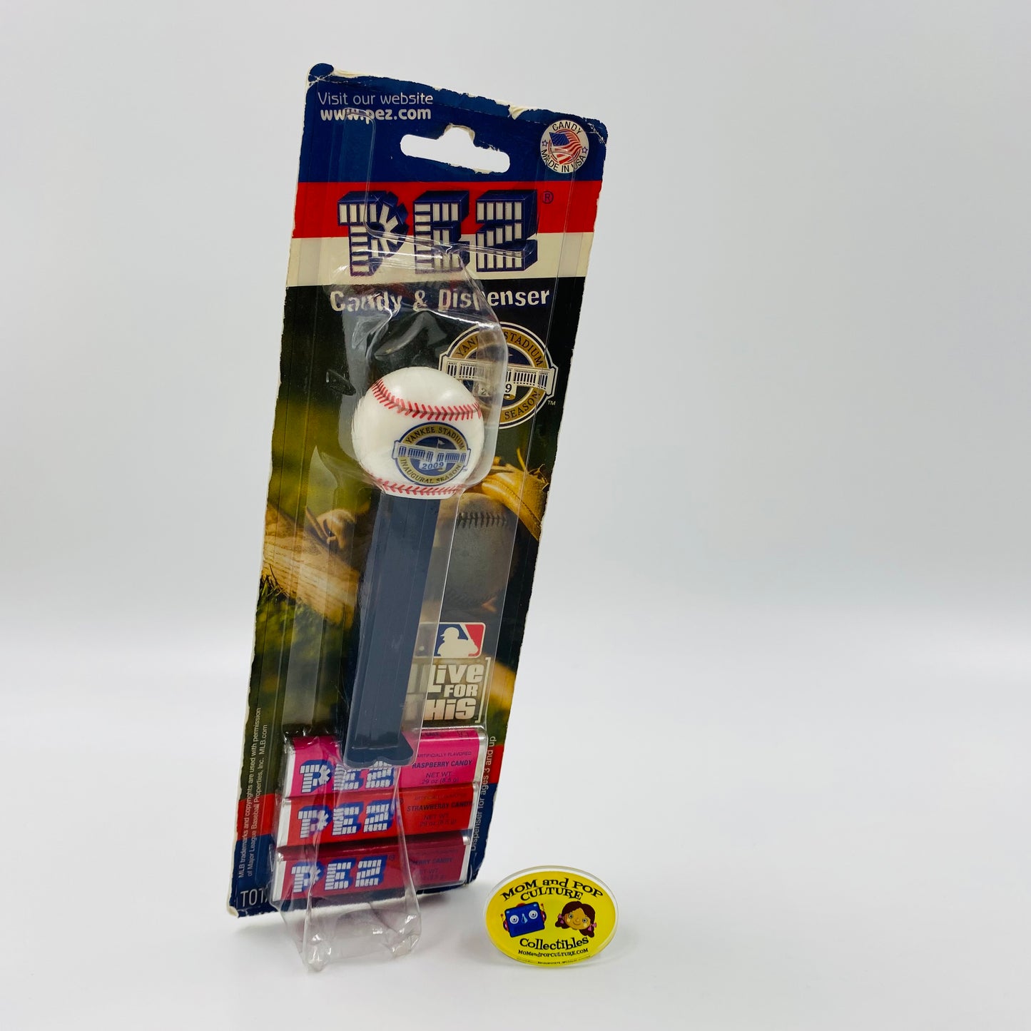 MLB Baseball New York Yankees Yankee Stadium baseball PEZ dispenser (2009) carded 5.9 China