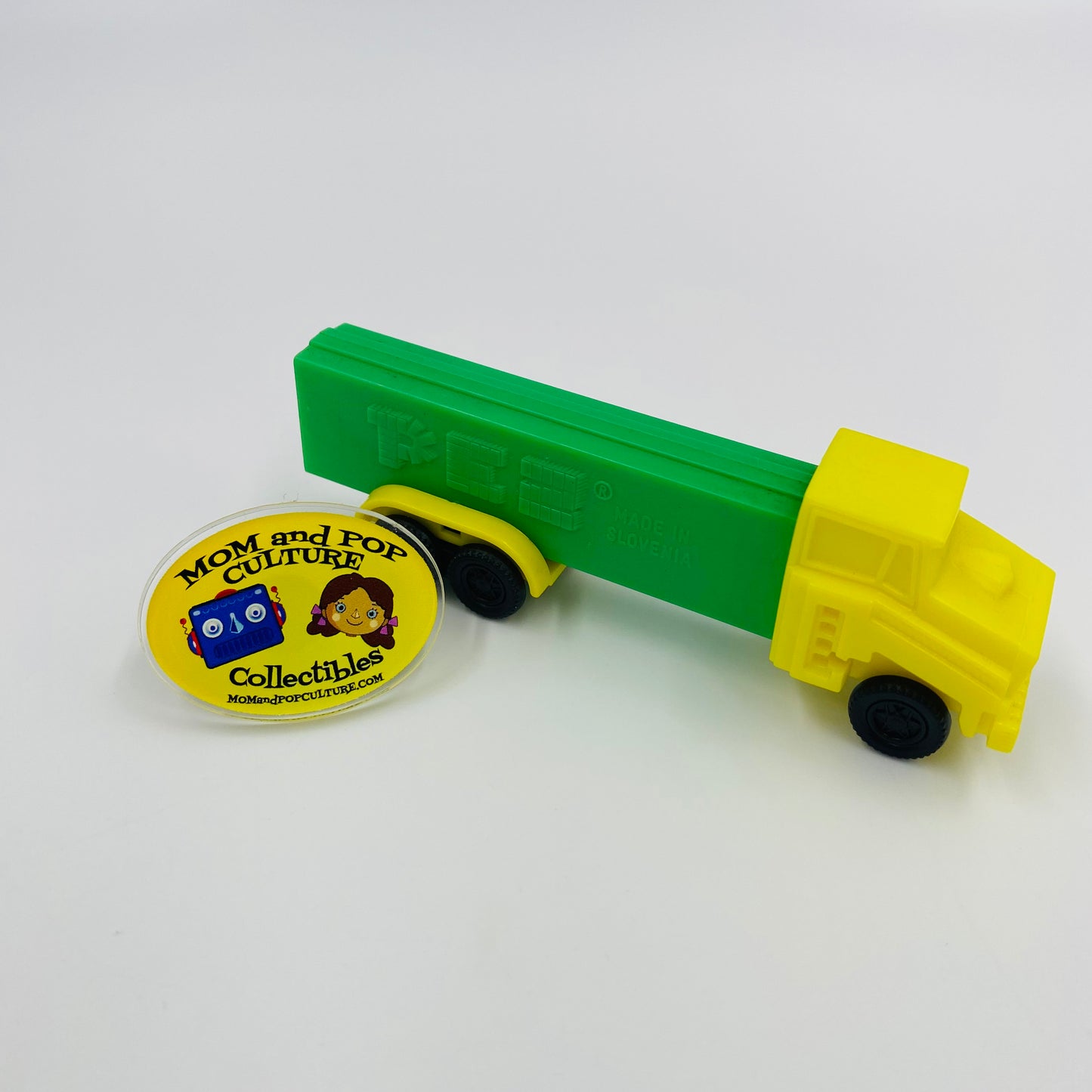 PEZ Trucks Series D R2 yellow cab/green trailer PEZ dispenser (1991) loose 4.9 Slovenia