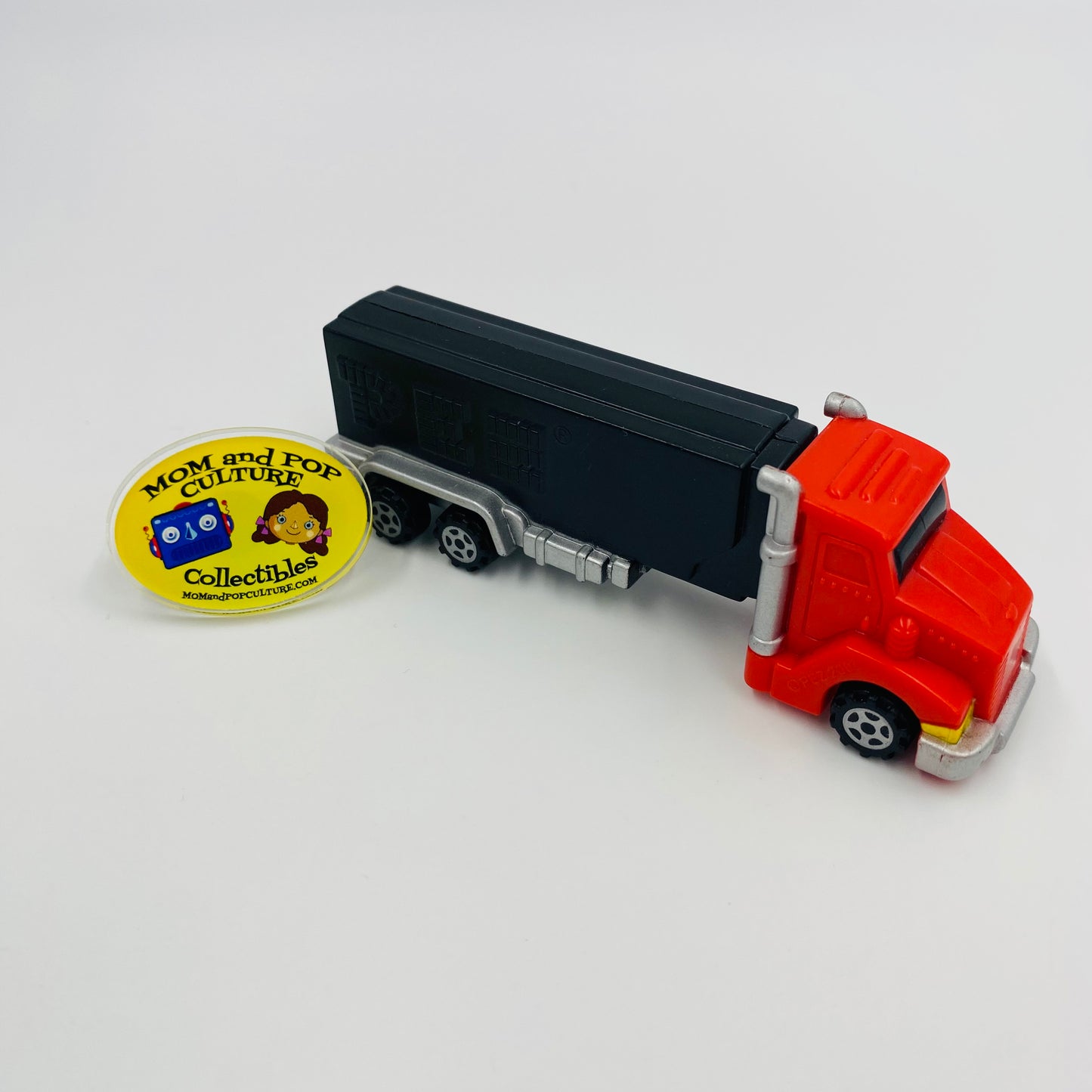 PEZ Trucks Series E red cab/black trailer PEZ dispenser (2004) loose 5.9 China