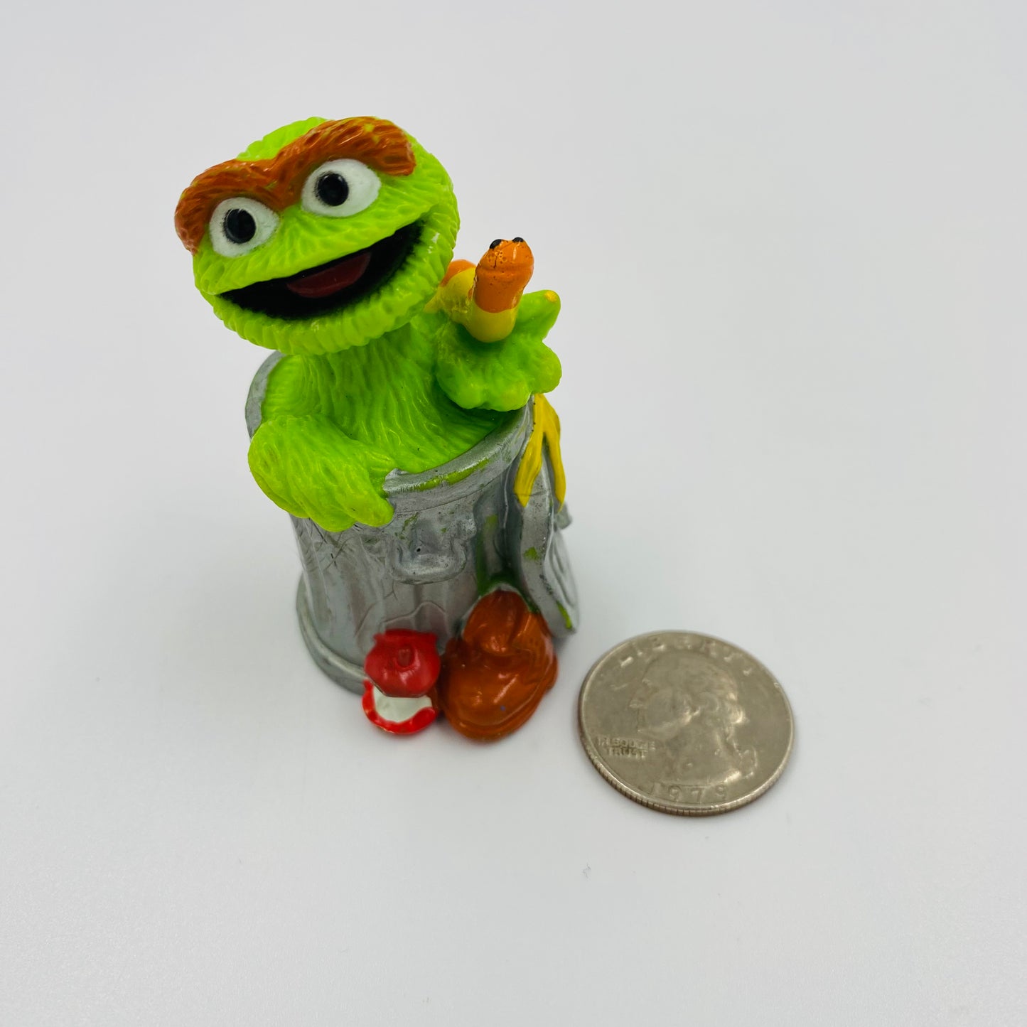 Sesame Street: Oscar the Grouch with Slimy loose figurine (1997) Tyco