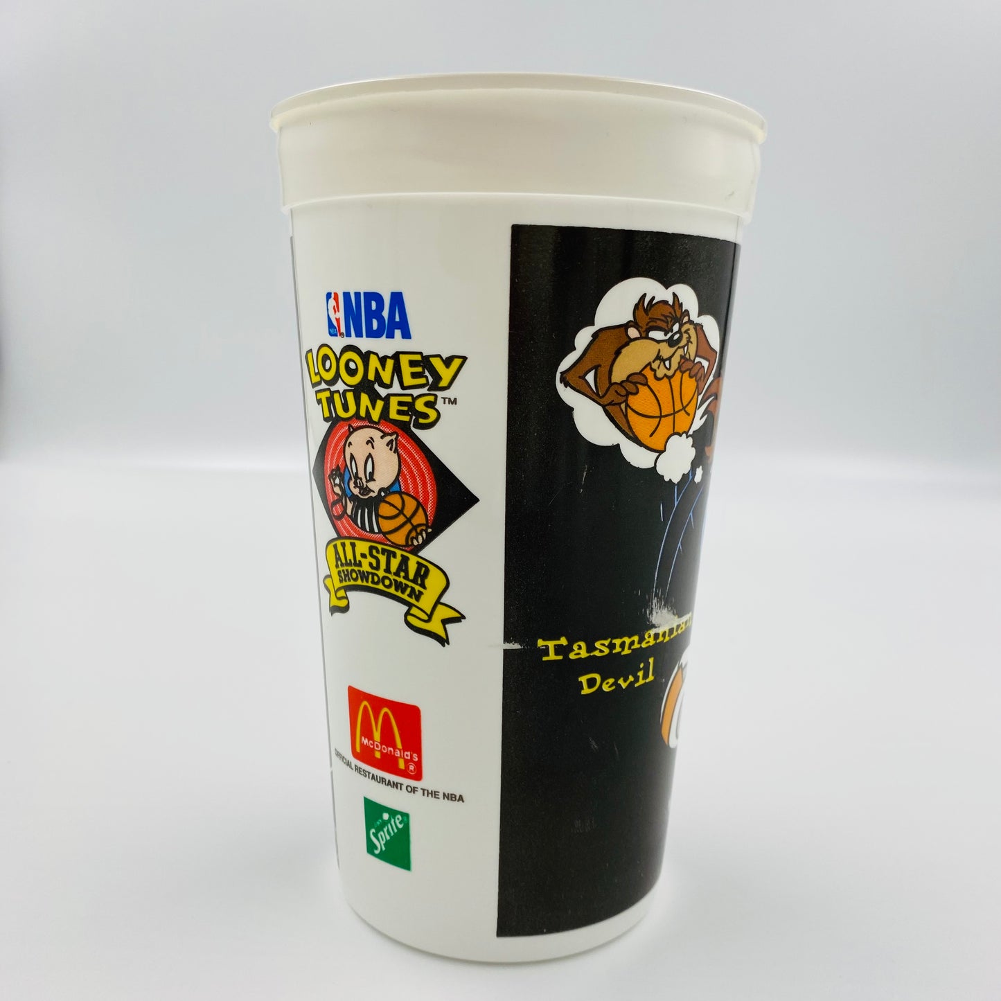 NBA Looney Tunes All-Star Showdown Charles Barkley & Tasmanian Devil 32oz plastic cup (1995) McDonald's