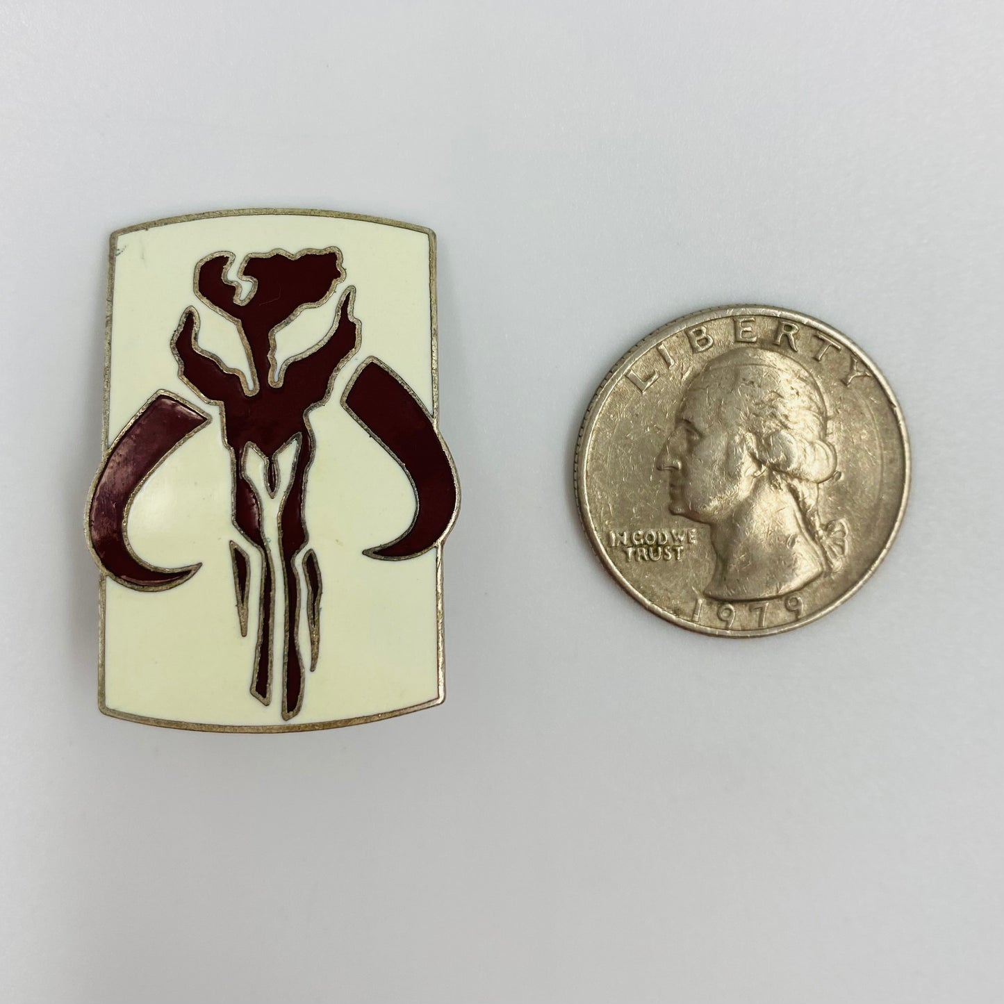 Star Wars Mandalorian Mythosaur Skull Symbol pin (1996) The Hollywood Pins