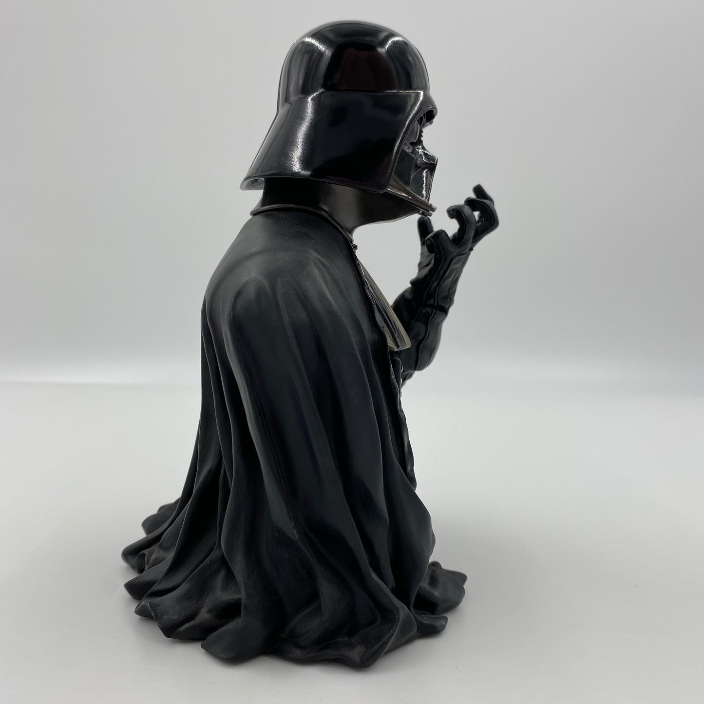 Star Wars Darth Vader collectible bust (2002) Gentle Giant Studios