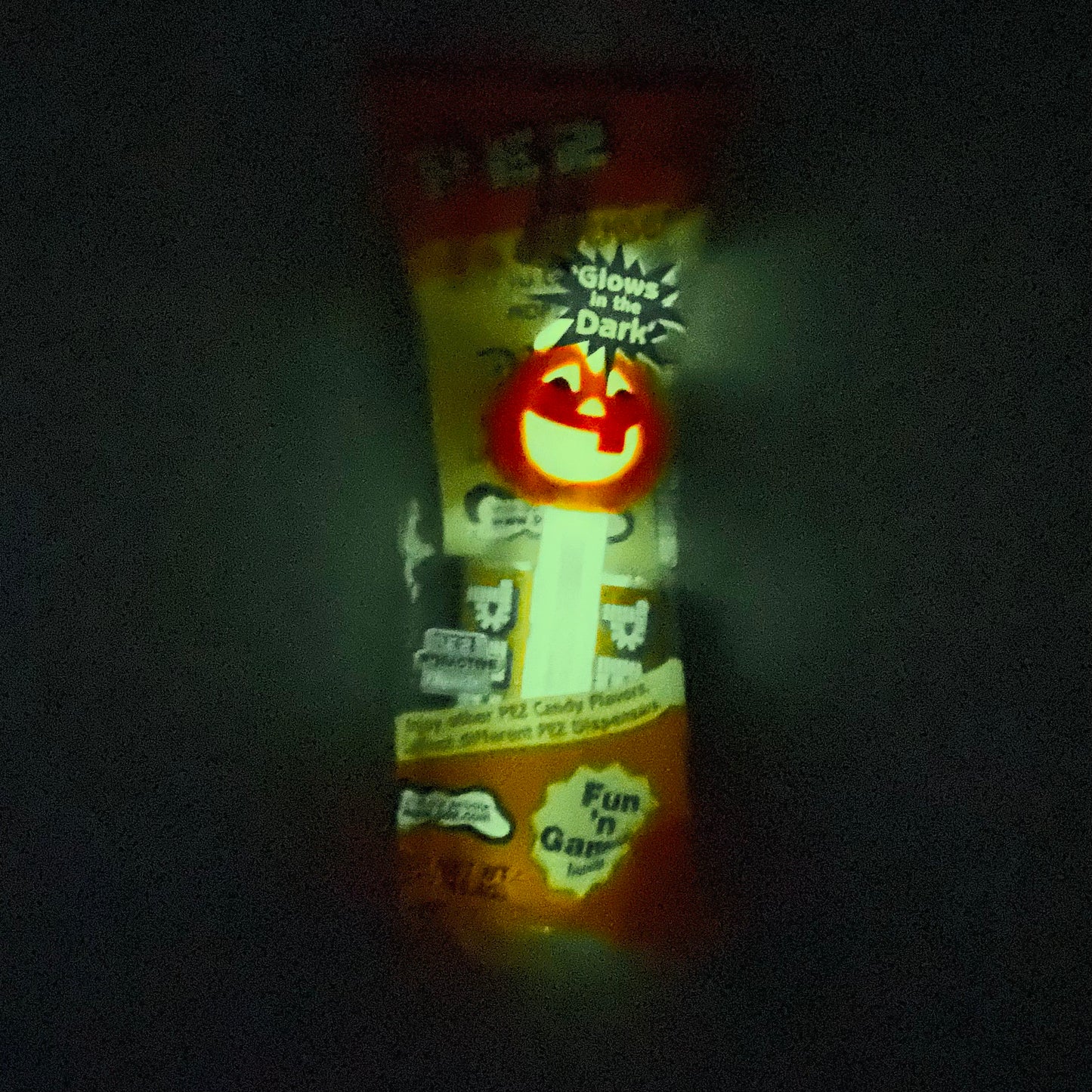 Halloween Glow in the Dark Jack O Lantern PEZ dispenser (2003) bagged 4.9 Hungary orange cello