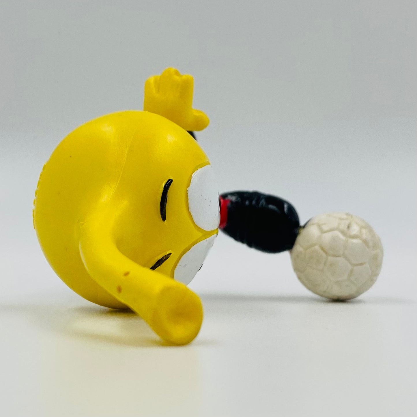 Snorks Allstar with soccer ball (1984) Schleich & Applause