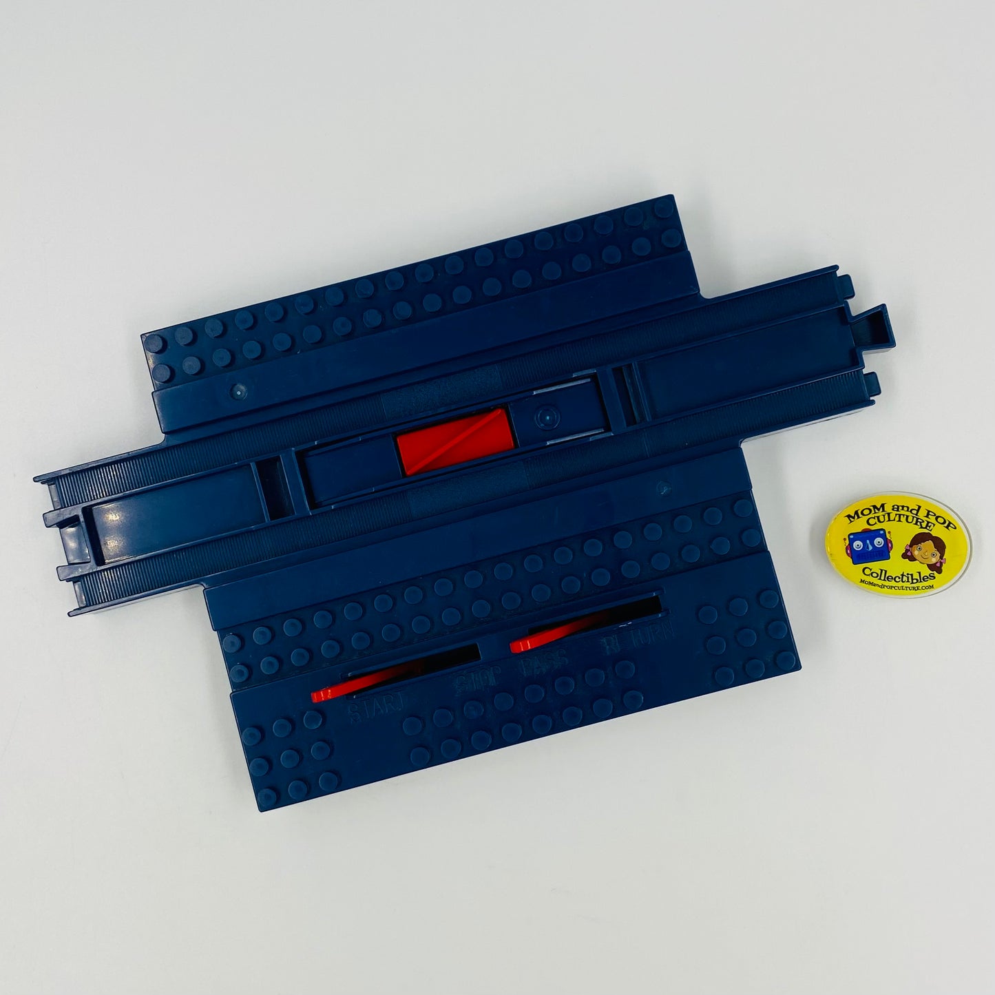 Tomytrain stop and return engine shed base railroad track piece (1989) Tomy