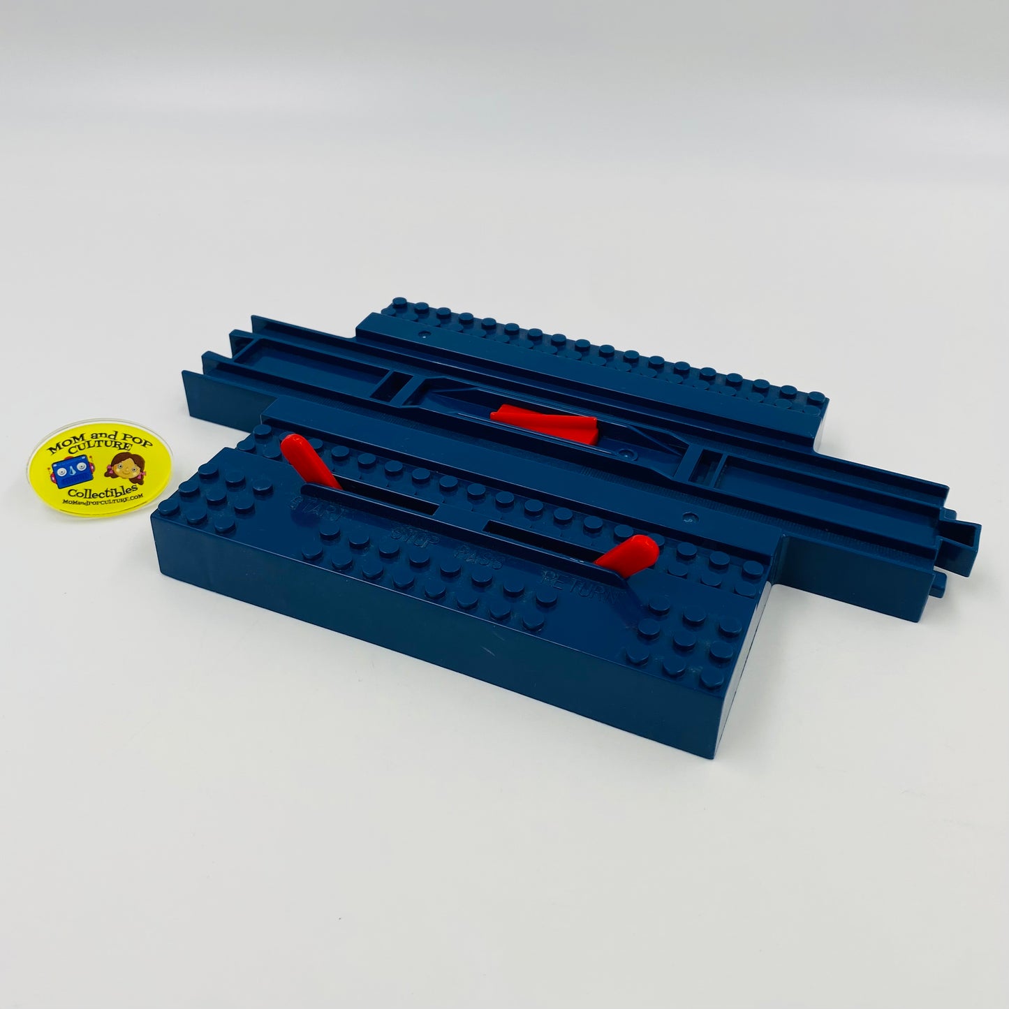 Tomytrain stop and return engine shed base railroad track piece (1989) Tomy
