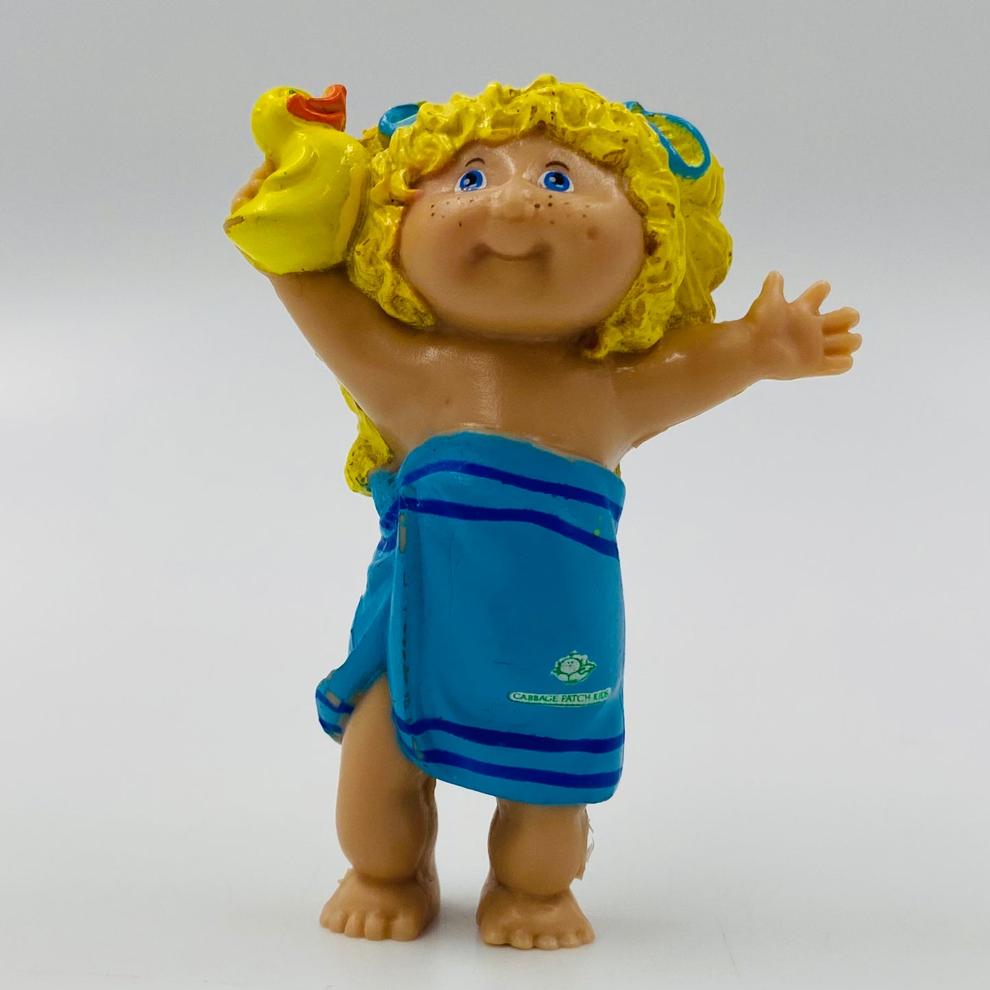 Cabbage Patch Kids blonde hair/blue towel loose PVC figurine (1984) Panosh Place