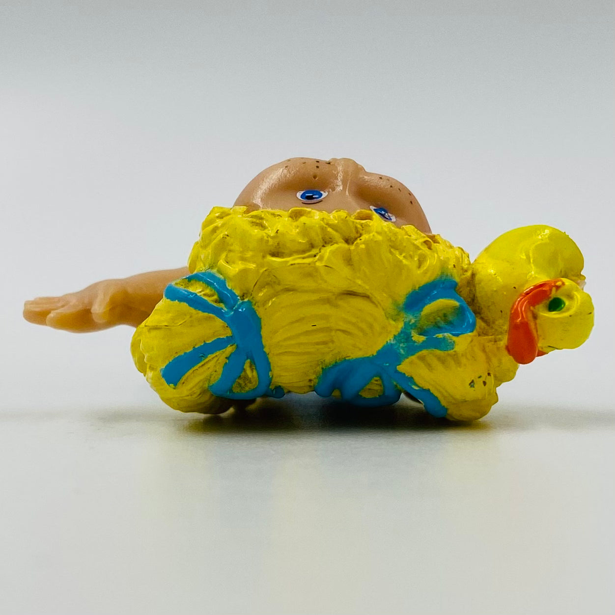 Cabbage Patch Kids blonde hair/blue towel loose PVC figurine (1984) Panosh Place