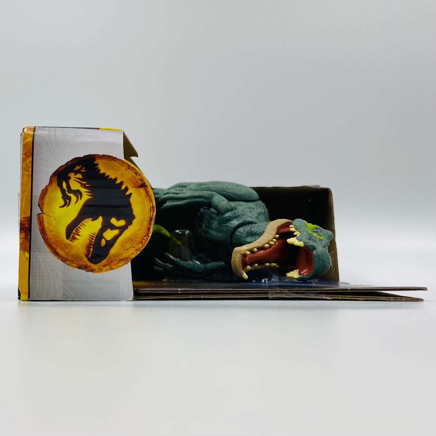 Jurassic World Dominion Roar Strikers Ichthyovenator carded action figure (2022) Mattel