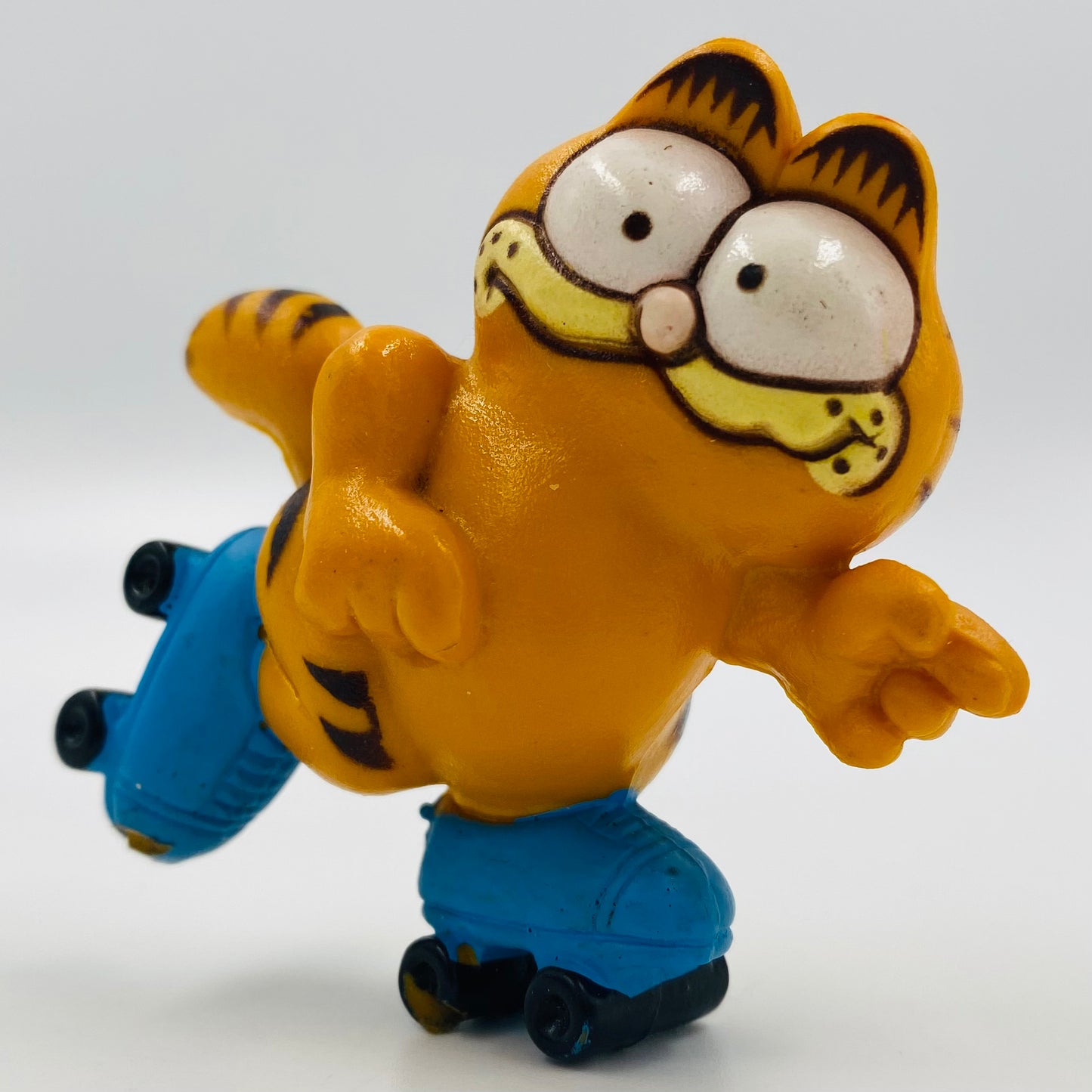 Garfield (blue roller skates) loose 2.25” PVC figurine (1980’s) Dakin