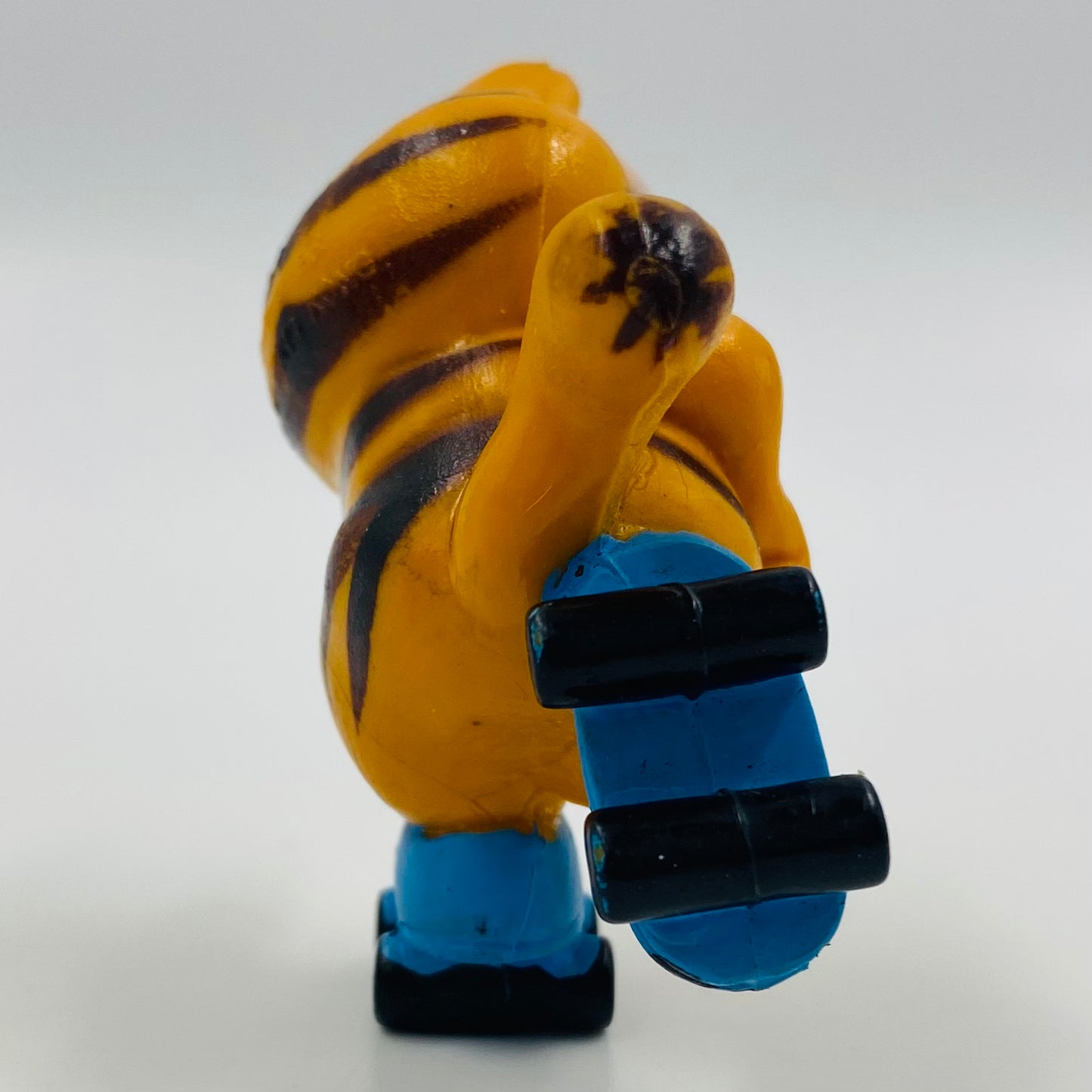 Garfield (blue roller skates) loose 2.25” PVC figurine (1980’s) Dakin