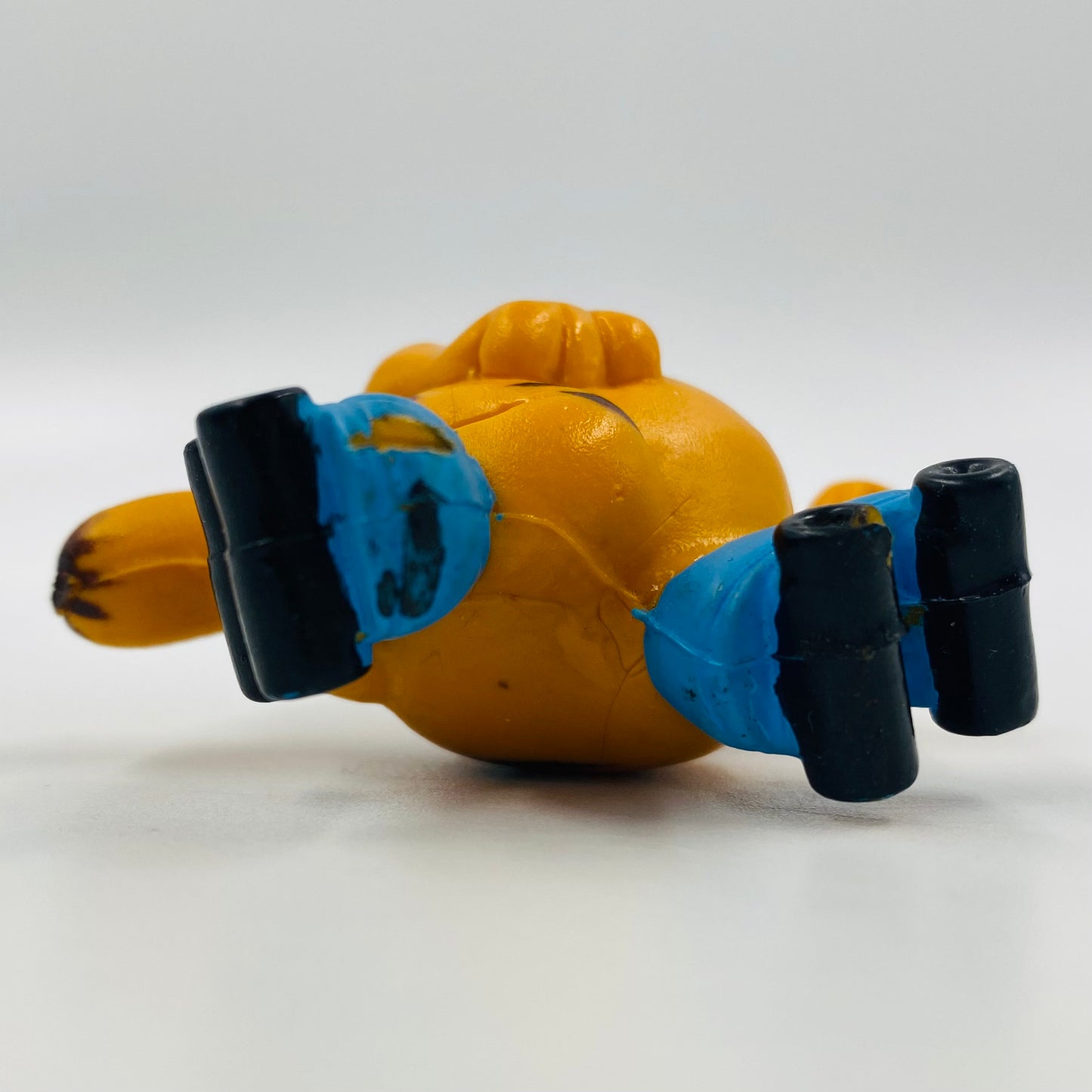 Garfield (blue roller skates) loose 2.25” PVC figurine (1980’s) Dakin