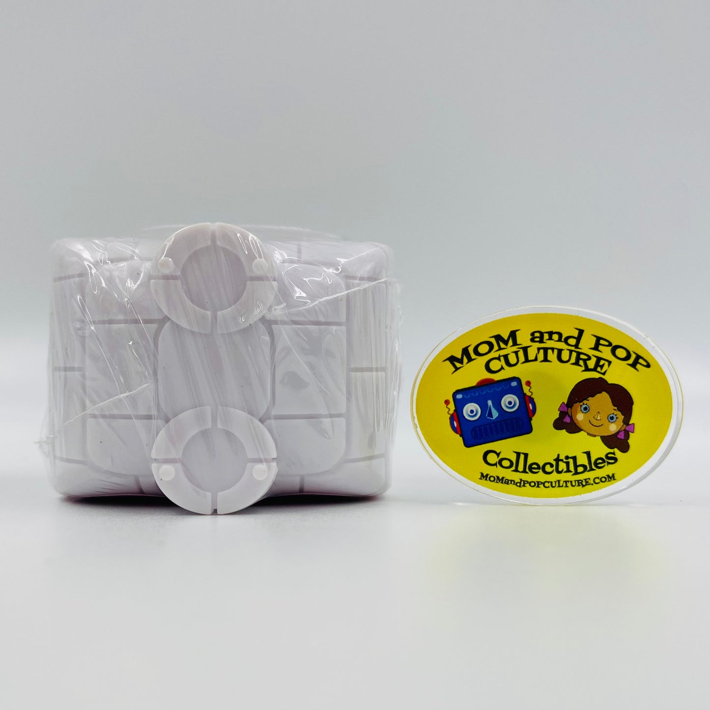Animal Jam Adopt A Pet Series 2 white (#1) Igloo boxed 1” micro pet figurine (2017) Jazwares