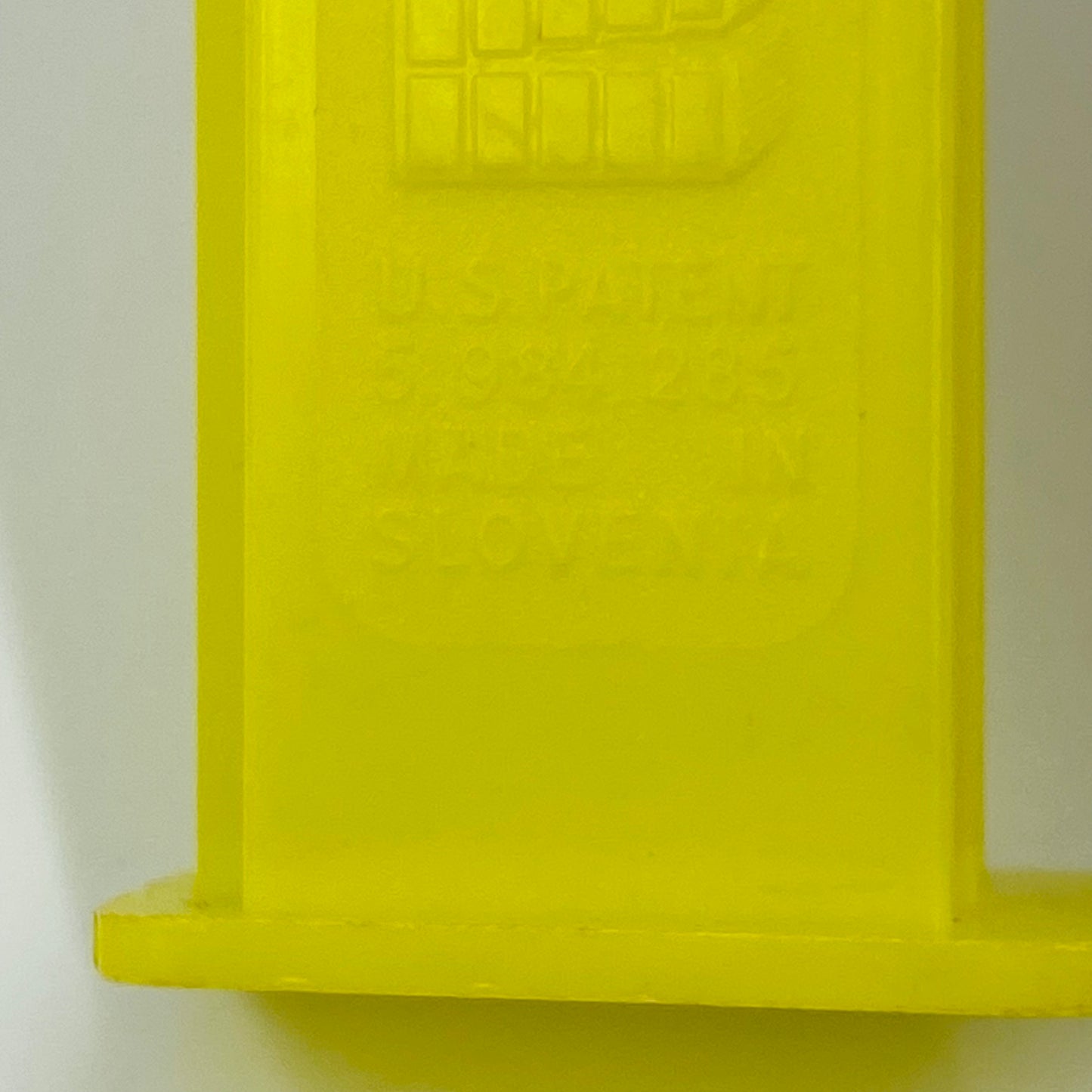 Marvel Wolverine (yellow stem) PEZ dispenser (1999) loose 5.9 Slovenia