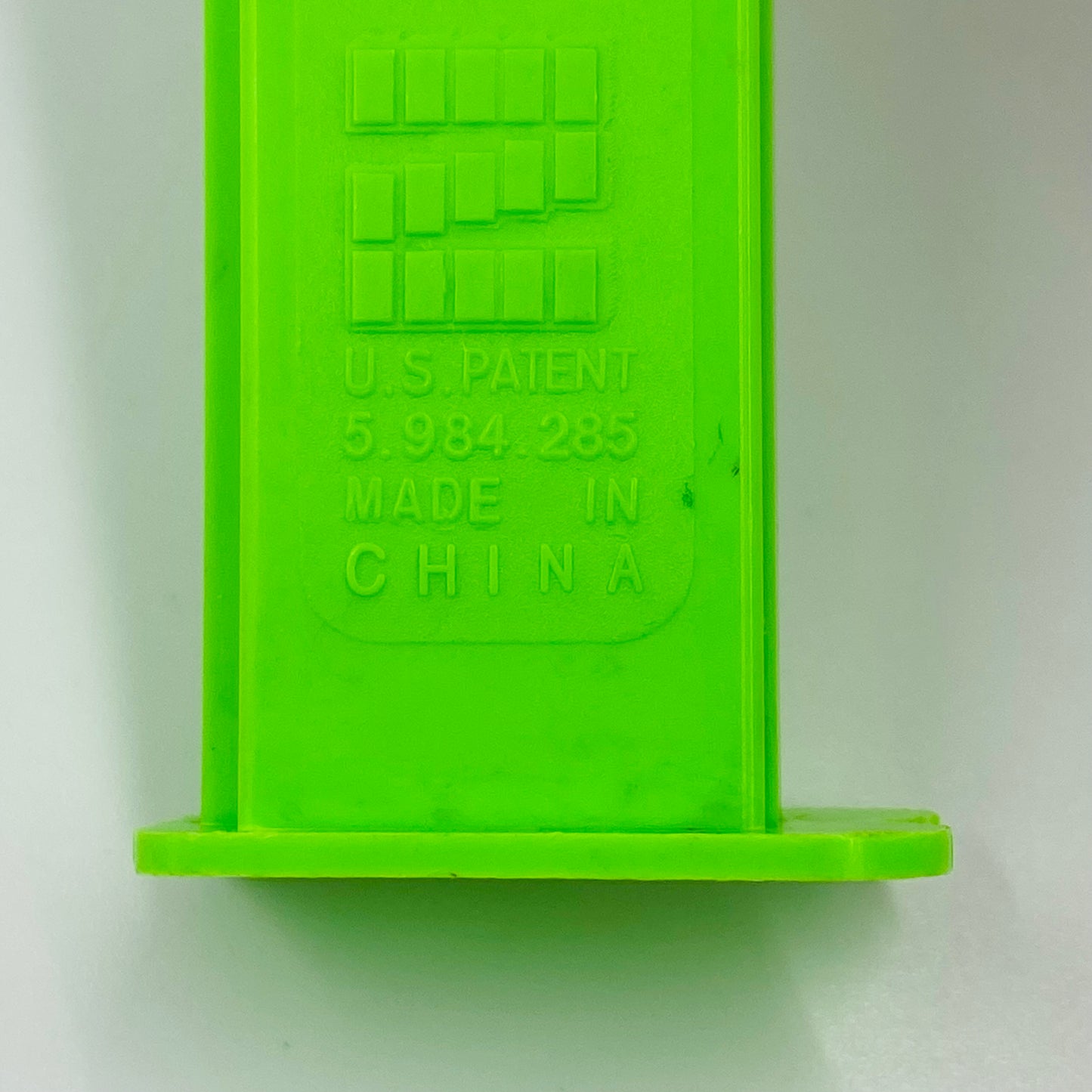 Easter Chick in Egg PEZ dispenser (2004) loose 5.9 China