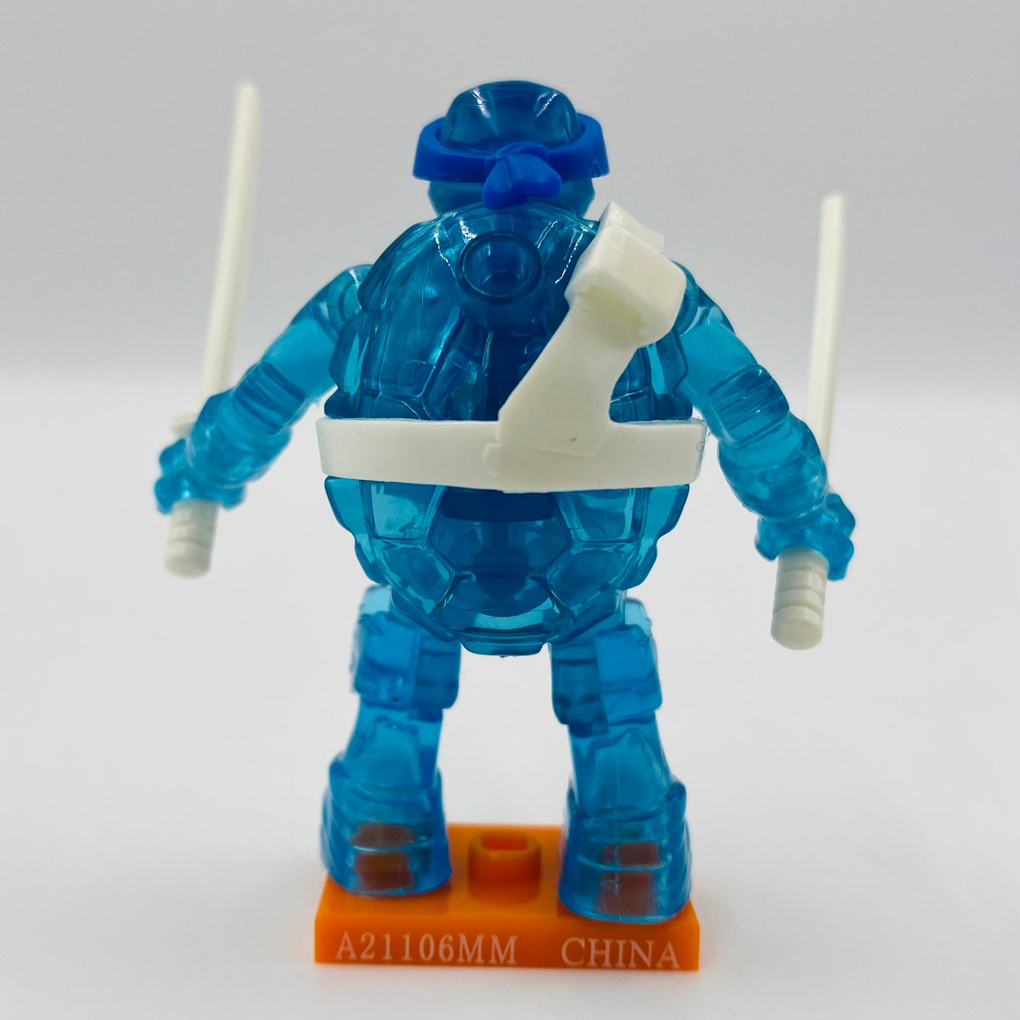 Mega Construx Teenage Mutant Ninja Turtles series 4 Leonardo loose 2” micro action figure (2015) Mattel