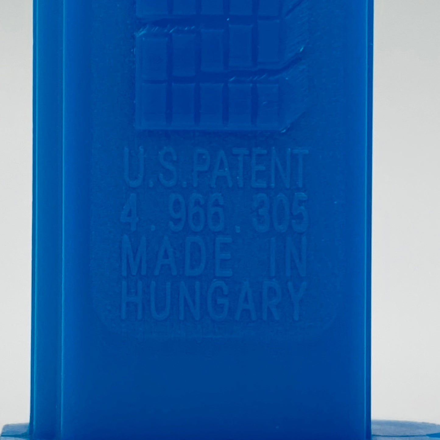 Easter Chick in Red Egg PEZ dispenser (1992) loose 4.9 Hungary