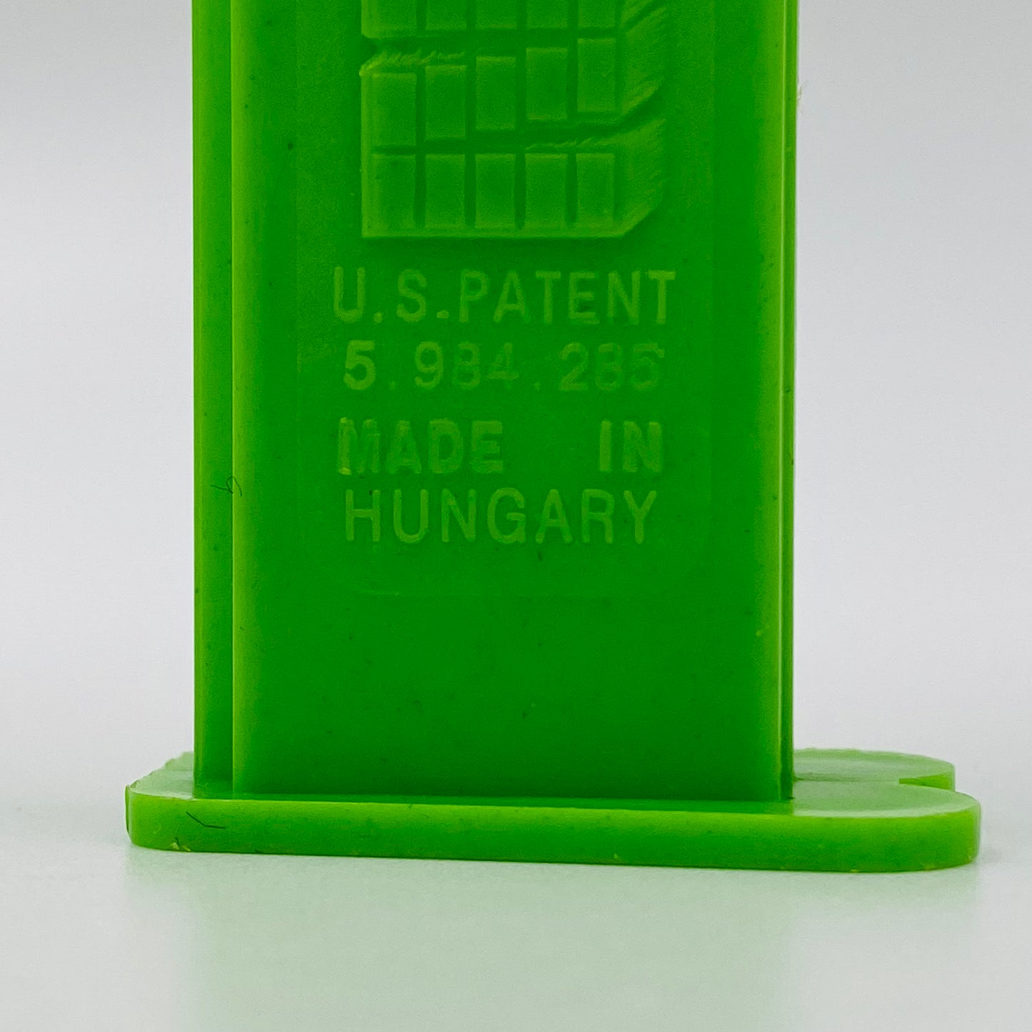 Easter Bunny (brown) green stem PEZ dispenser (2011) loose 5.9 Hungary