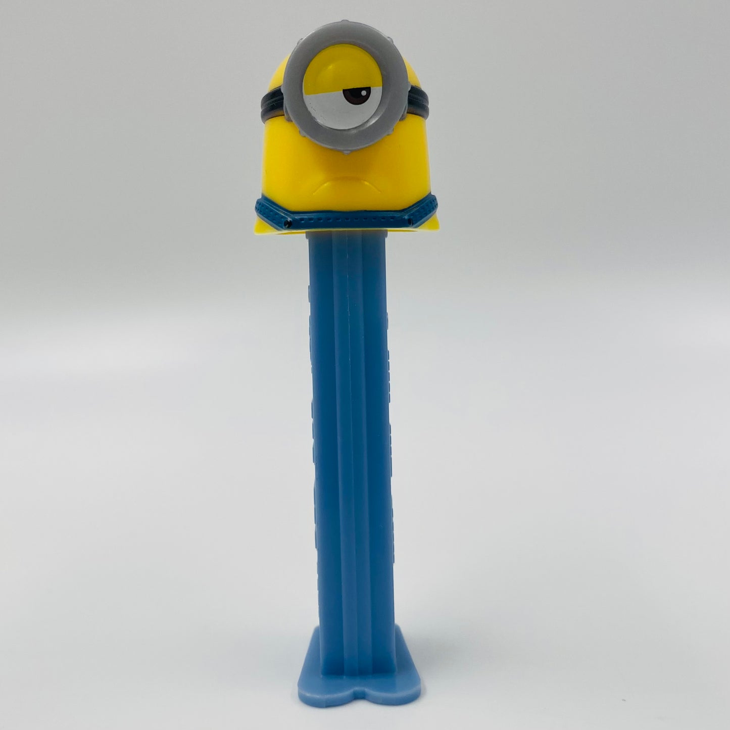 Despicable Me Minion Stuart PEZ dispenser (2015) loose 7.5 China