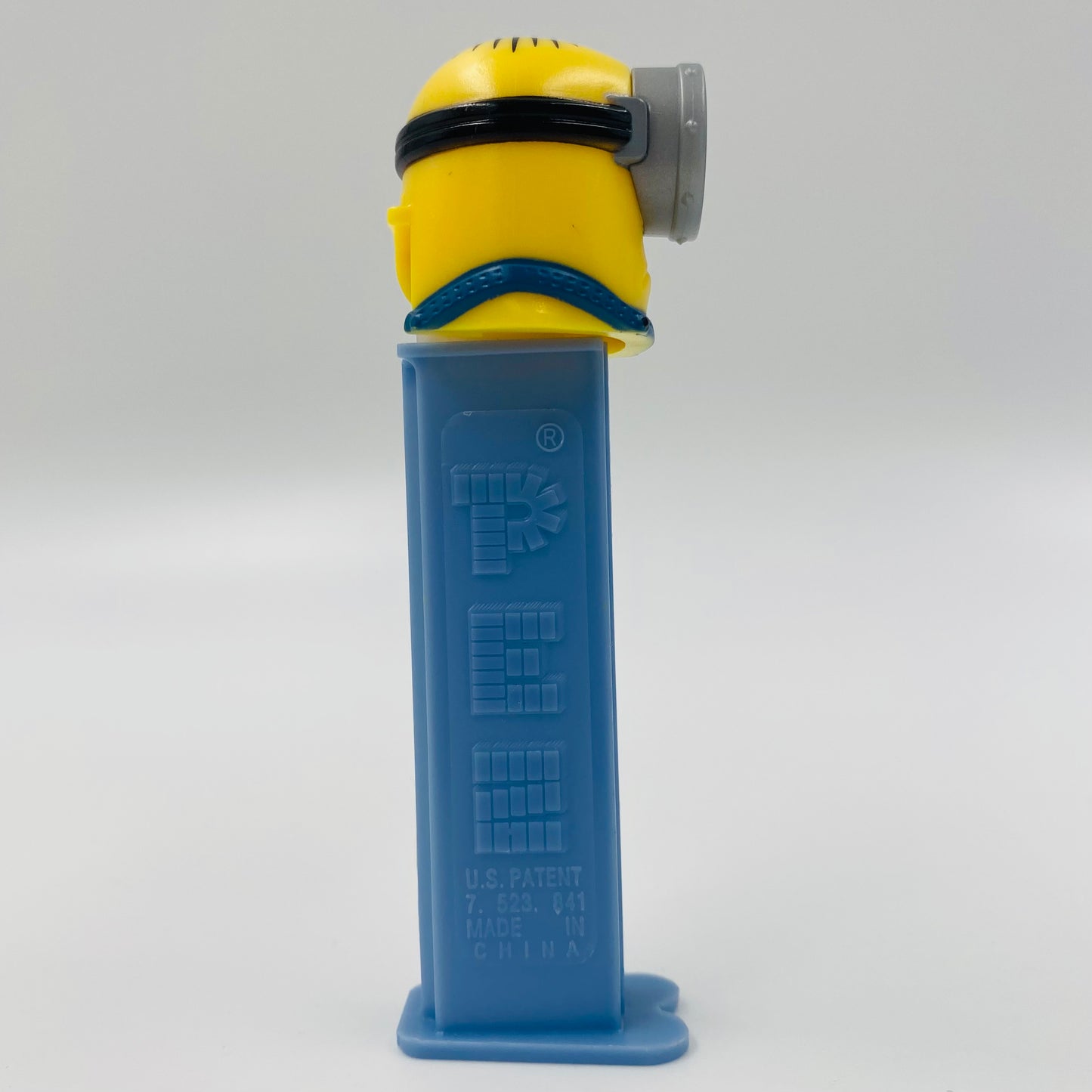 Despicable Me Minion Stuart PEZ dispenser (2015) loose 7.5 China