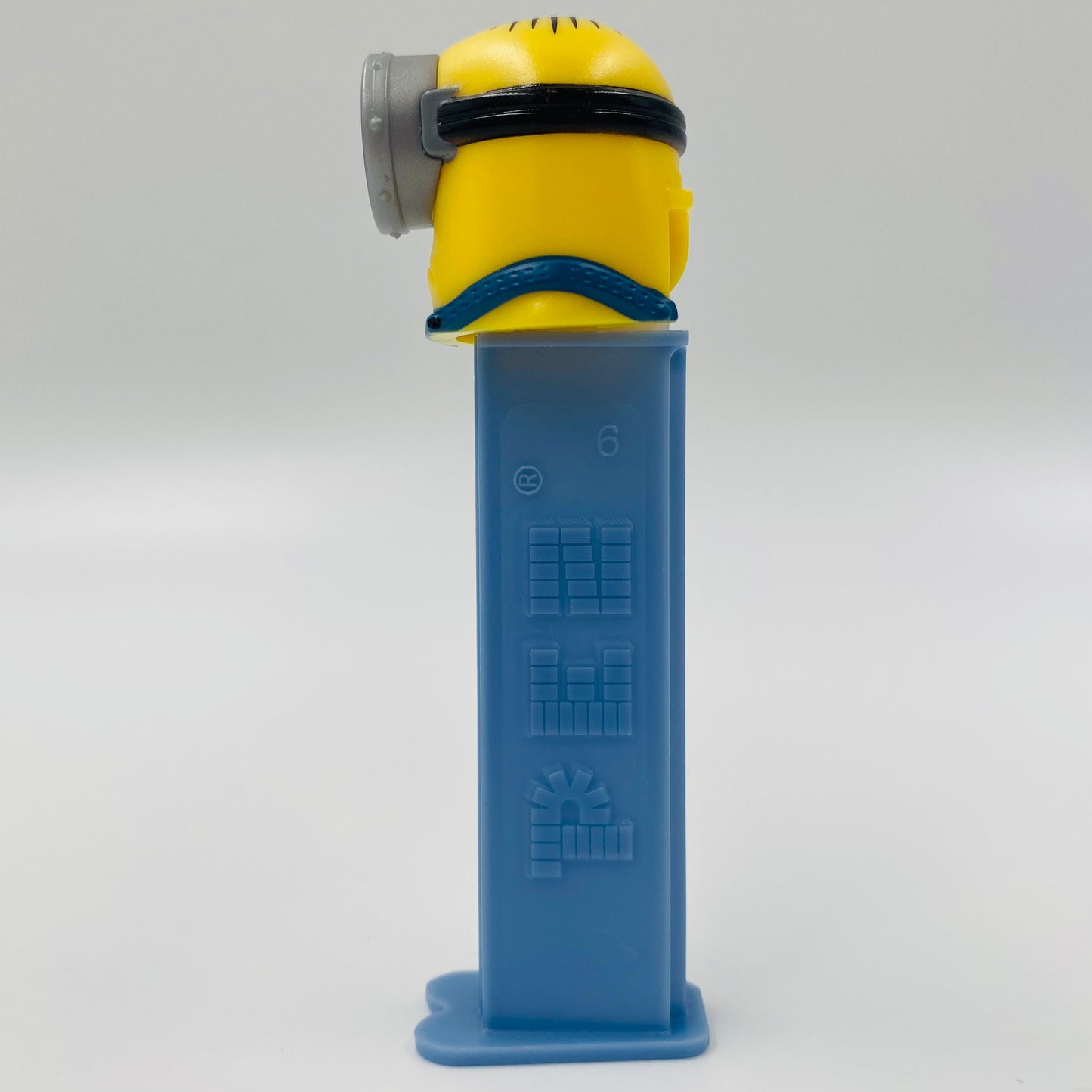 Despicable Me Minion Stuart PEZ dispenser (2015) loose 7.5 China