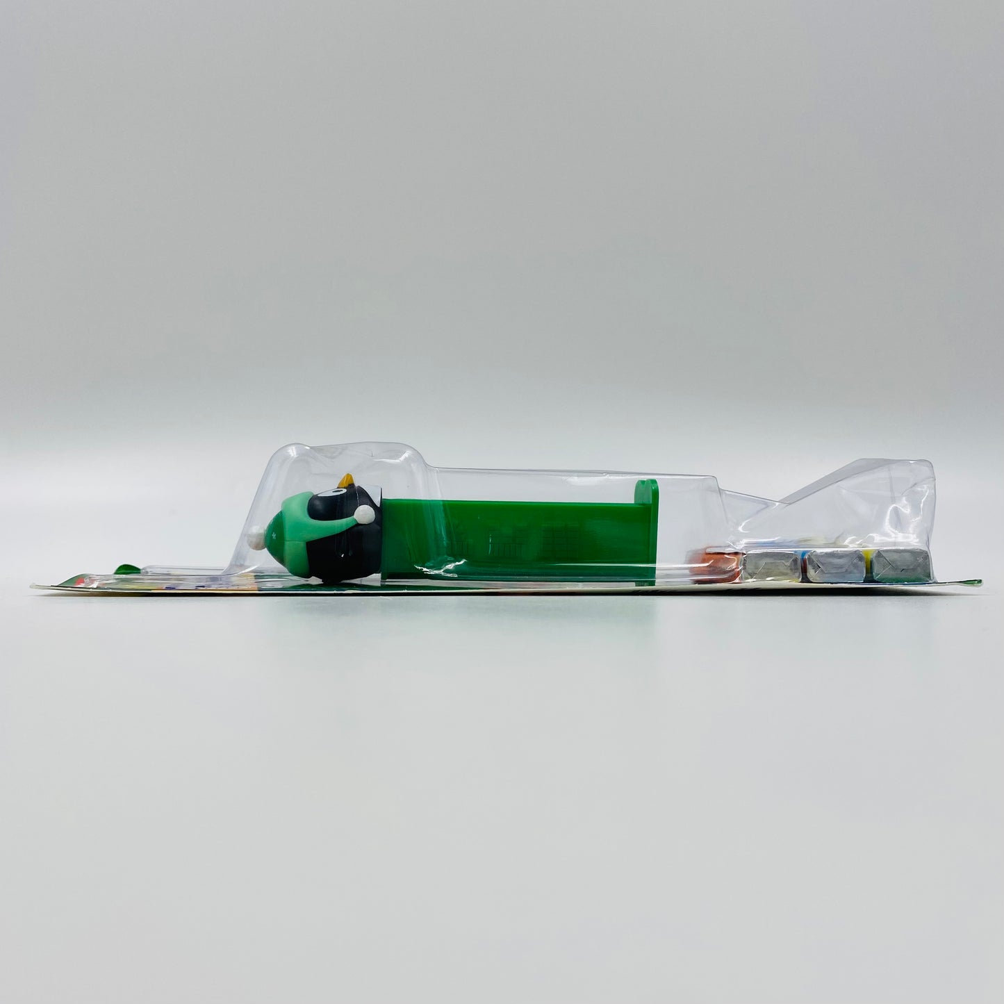 Christmas Penguin PEZ dispenser (2016) carded 7.5 China