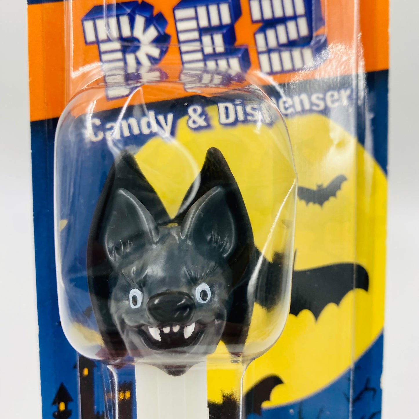 Halloween Glow-In-The-Dark Vampire Bat PEZ dispenser (2009) carded 5.9 China