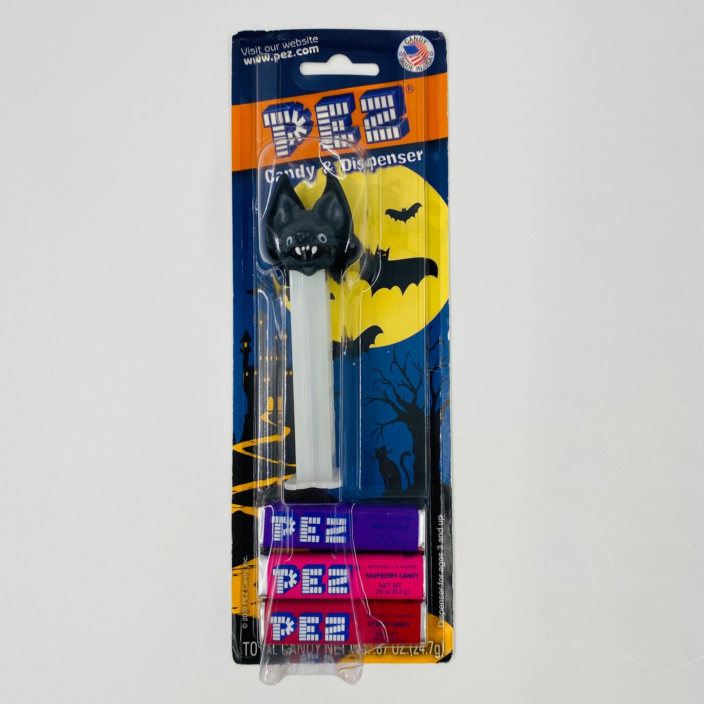 Halloween Glow-In-The-Dark Vampire Bat PEZ dispenser (2009) carded 5.9 China