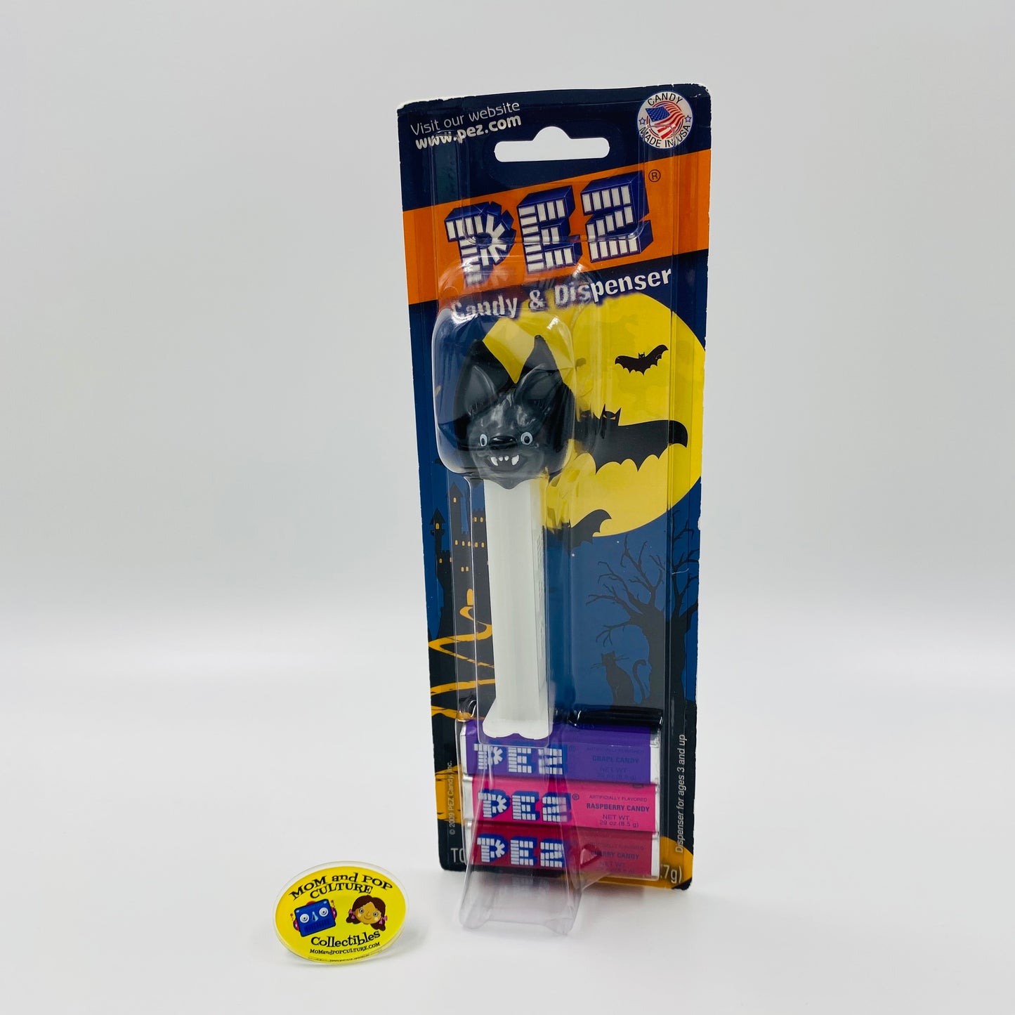 Halloween Glow-In-The-Dark Vampire Bat PEZ dispenser (2009) carded 5.9 China