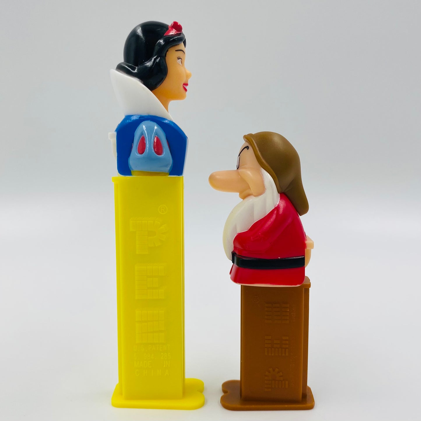 Disney Princess Snow White and the Seven Dwarfs complete set of 4 PEZ dispensers (2010) loose