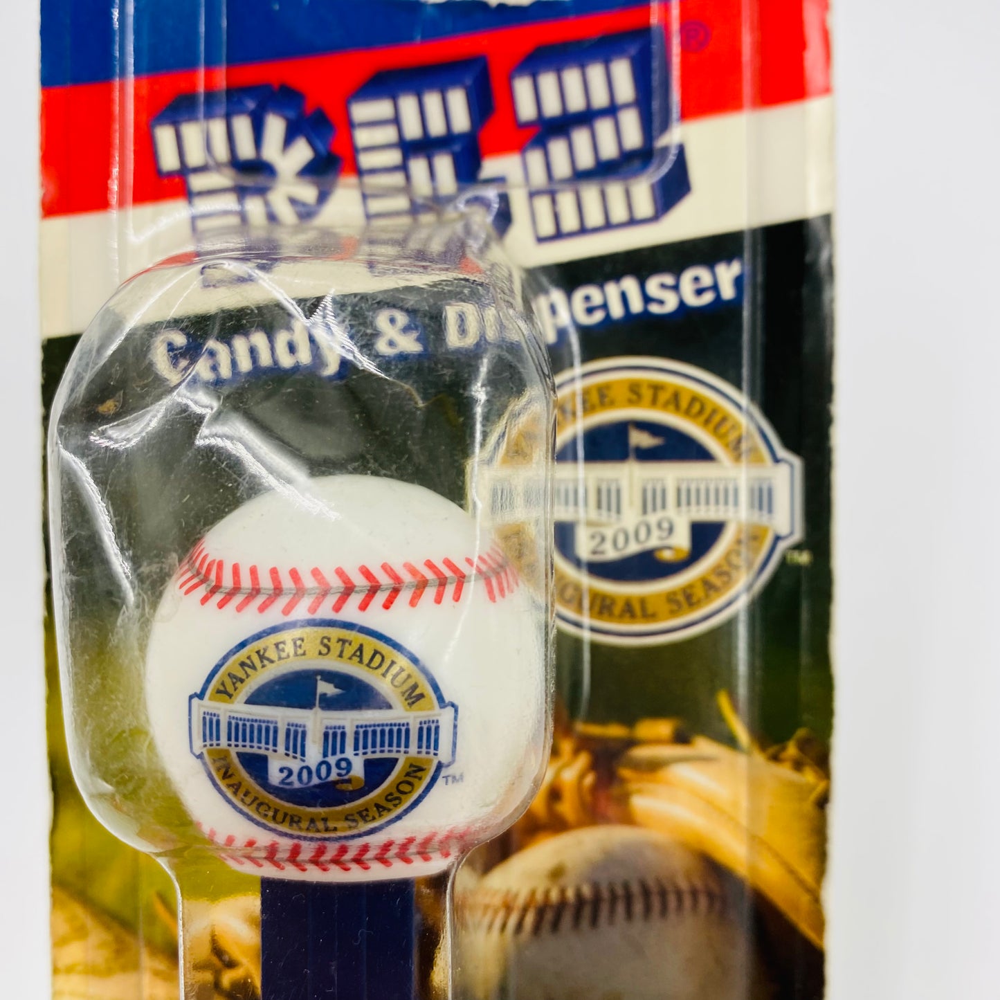 MLB Baseball New York Yankees Yankee Stadium baseball PEZ dispenser (2009) carded 5.9 China
