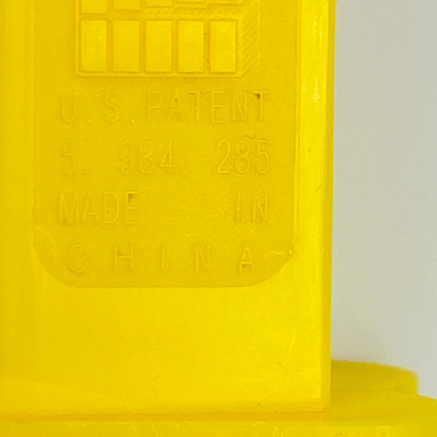 Cars 2 Lightning McQueen PEZ dispenser (2011) loose 5.9 China