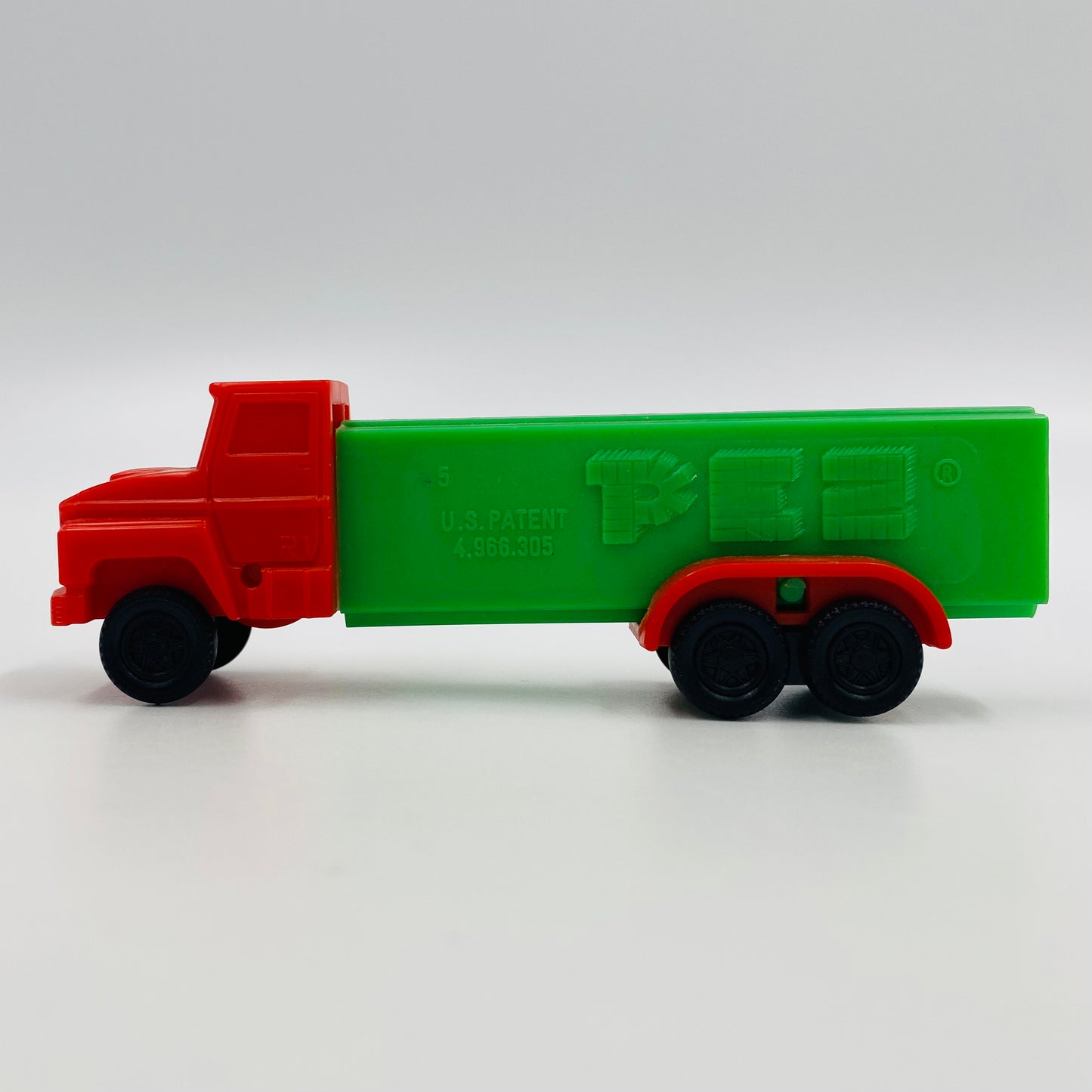 PEZ Trucks Series D R1 red cab/green trailer PEZ dispenser (1991) loose 4.9 Slovenia