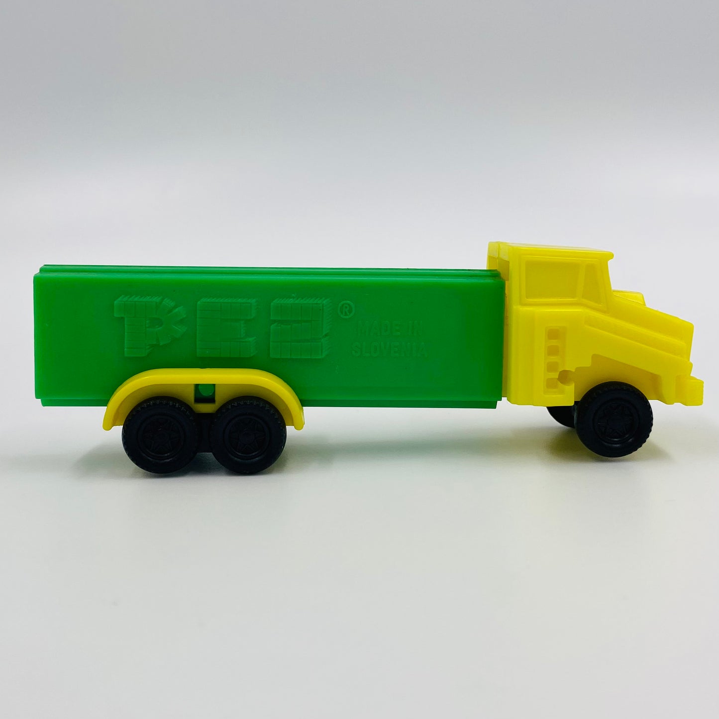PEZ Trucks Series D R2 yellow cab/green trailer PEZ dispenser (1991) loose 4.9 Slovenia
