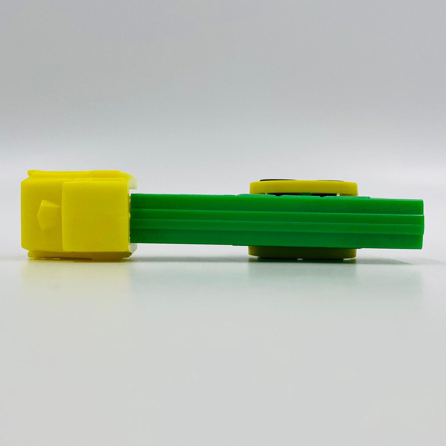 PEZ Trucks Series D R2 yellow cab/green trailer PEZ dispenser (1991) loose 4.9 Slovenia