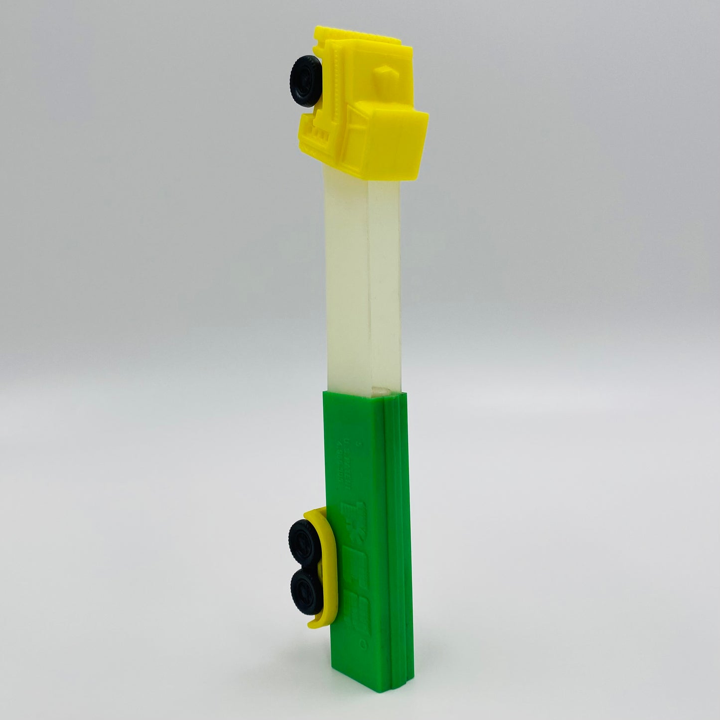 PEZ Trucks Series D R2 yellow cab/green trailer PEZ dispenser (1991) loose 4.9 Slovenia
