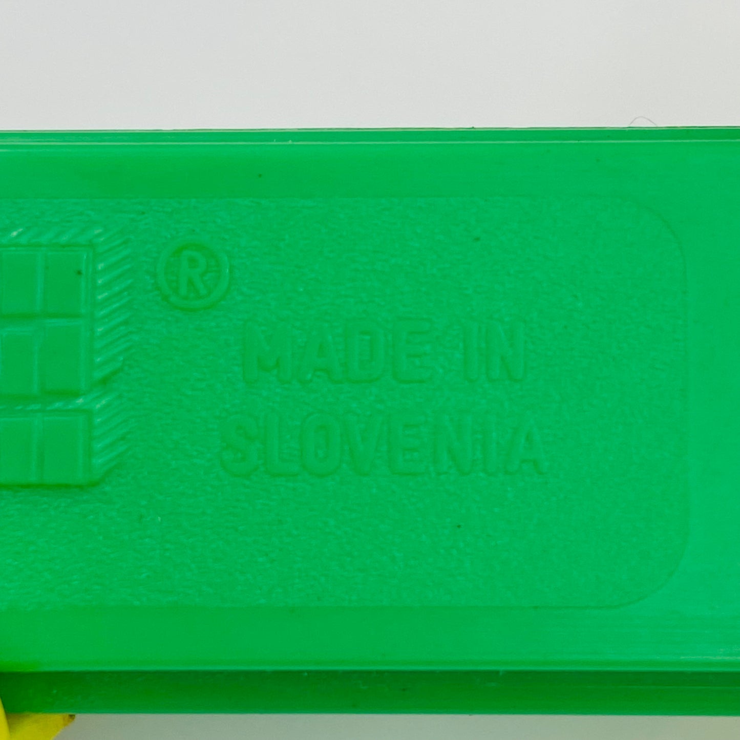 PEZ Trucks Series D R2 yellow cab/green trailer PEZ dispenser (1991) loose 4.9 Slovenia