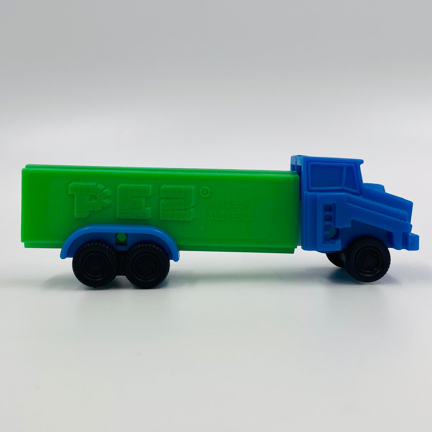 PEZ Trucks Series D R2 blue cab/green trailer PEZ dispenser (1991) loose 4.9 Slovenia