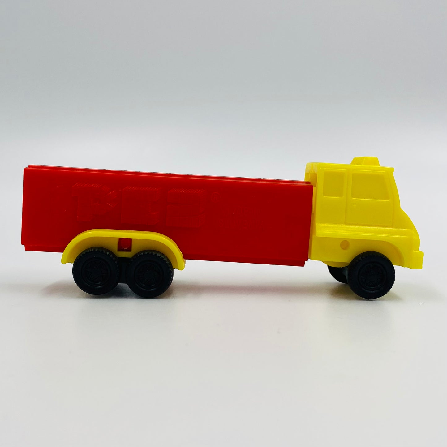 PEZ Trucks Series D R3 yellow cab/red trailer PEZ dispenser (1991) loose 4.9 Slovenia
