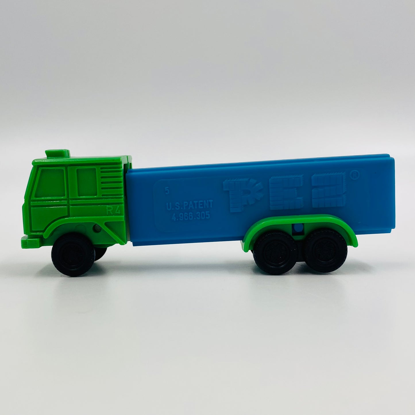 PEZ Trucks Series D R4 green cab/blue trailer PEZ dispenser (1991) loose 4.9 Yugoslavia