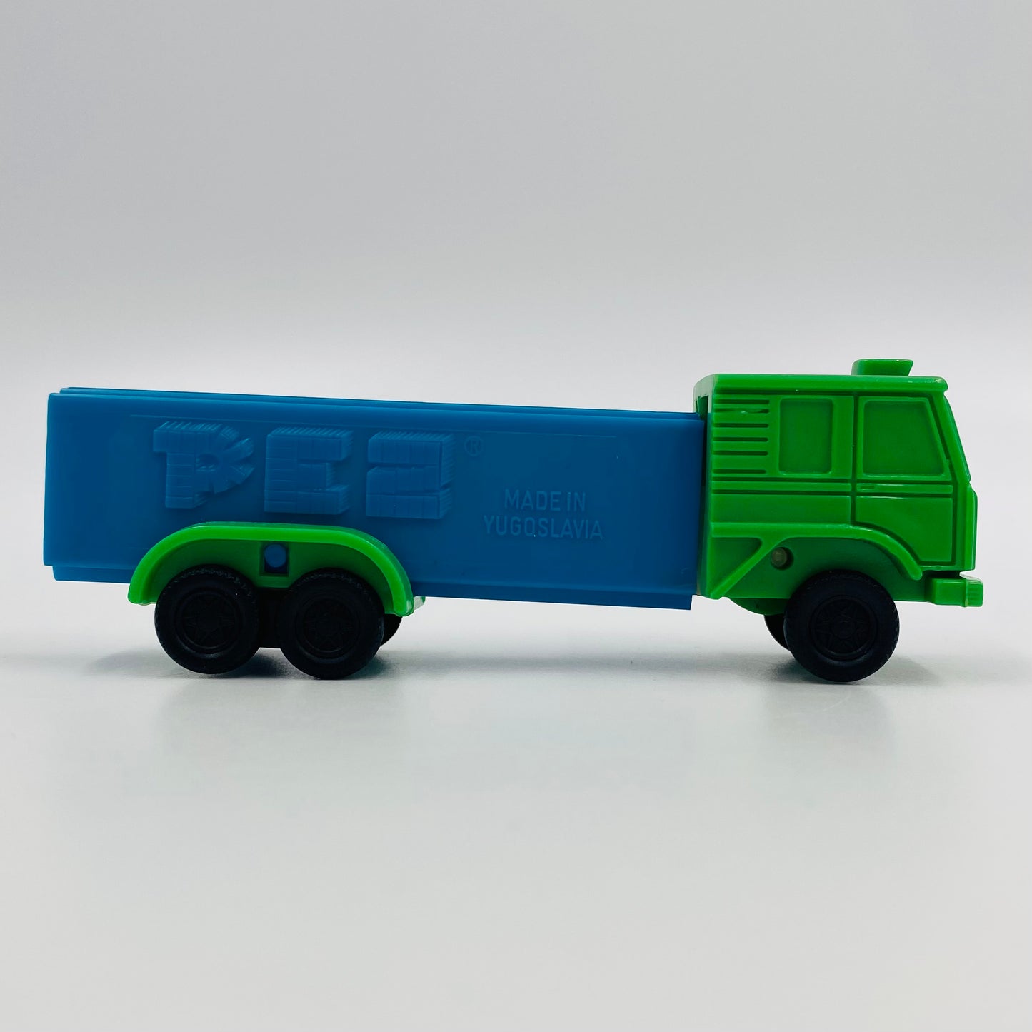 PEZ Trucks Series D R4 green cab/blue trailer PEZ dispenser (1991) loose 4.9 Yugoslavia