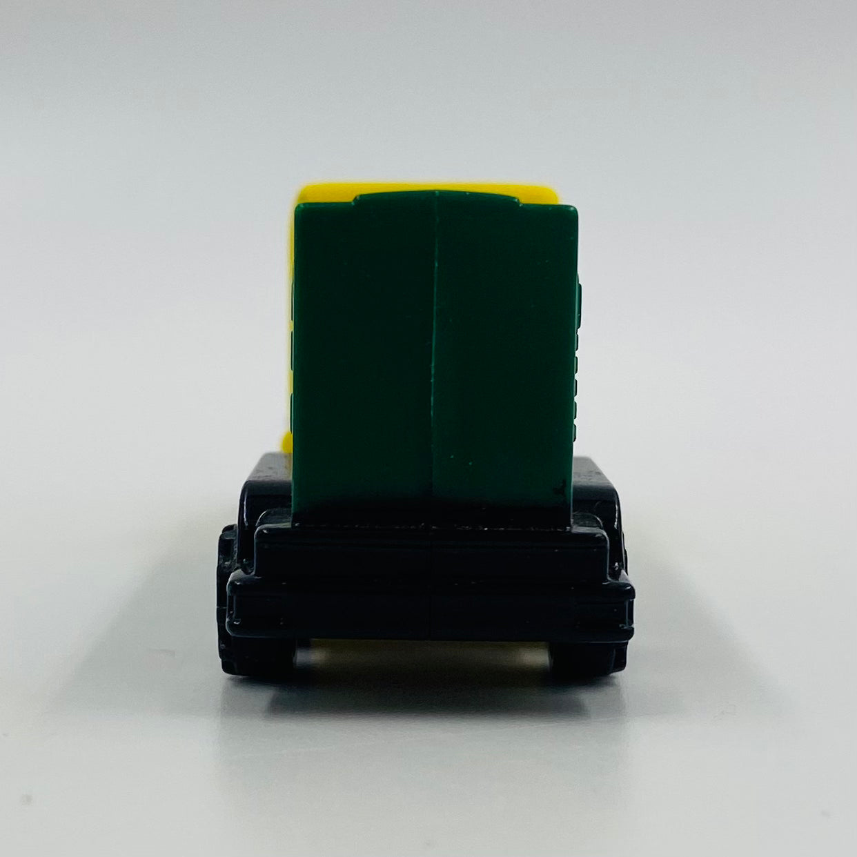 PEZ Trucks Series E yellow cab/green trailer PEZ dispenser (2004) loose 5.9 China