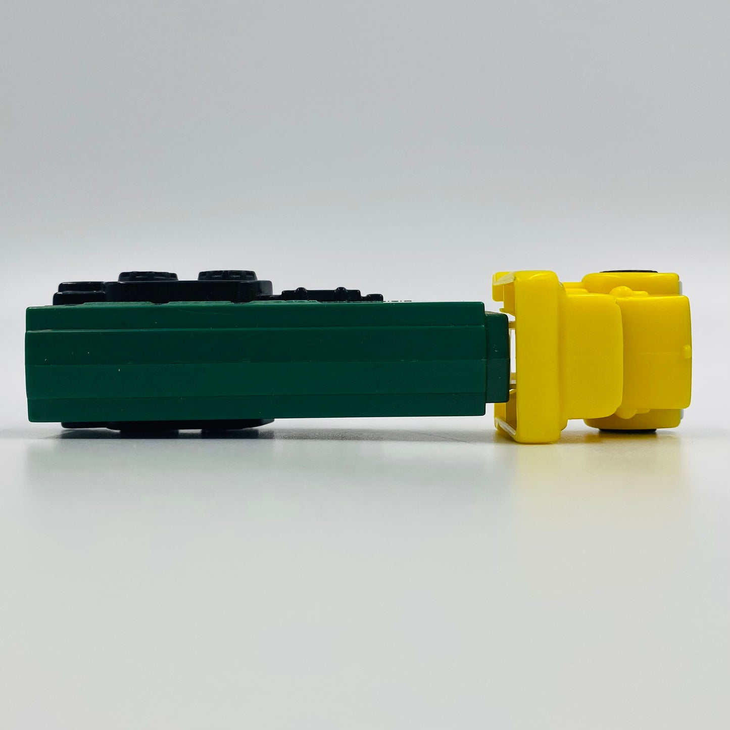 PEZ Trucks Series E yellow cab/green trailer PEZ dispenser (2004) loose 5.9 China