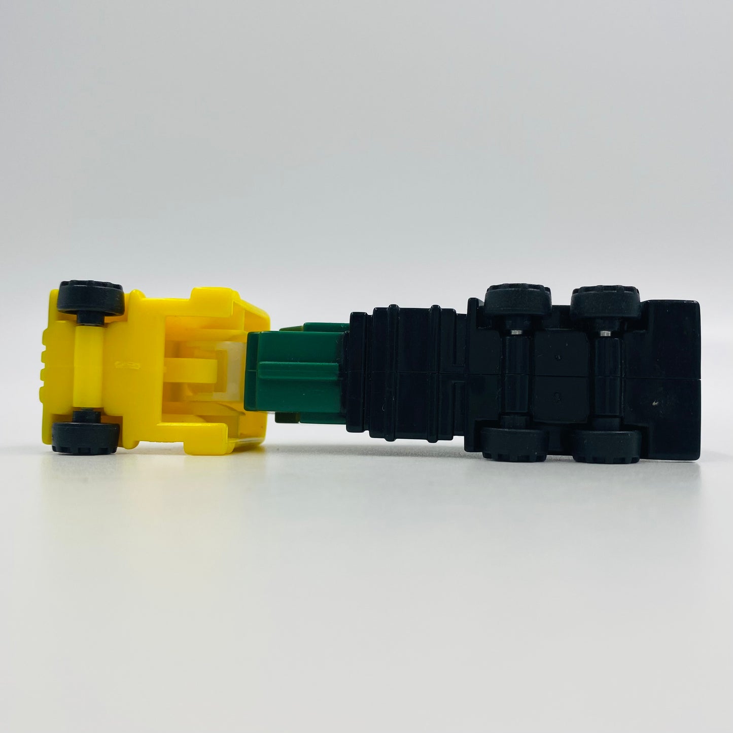 PEZ Trucks Series E yellow cab/green trailer PEZ dispenser (2004) loose 5.9 China
