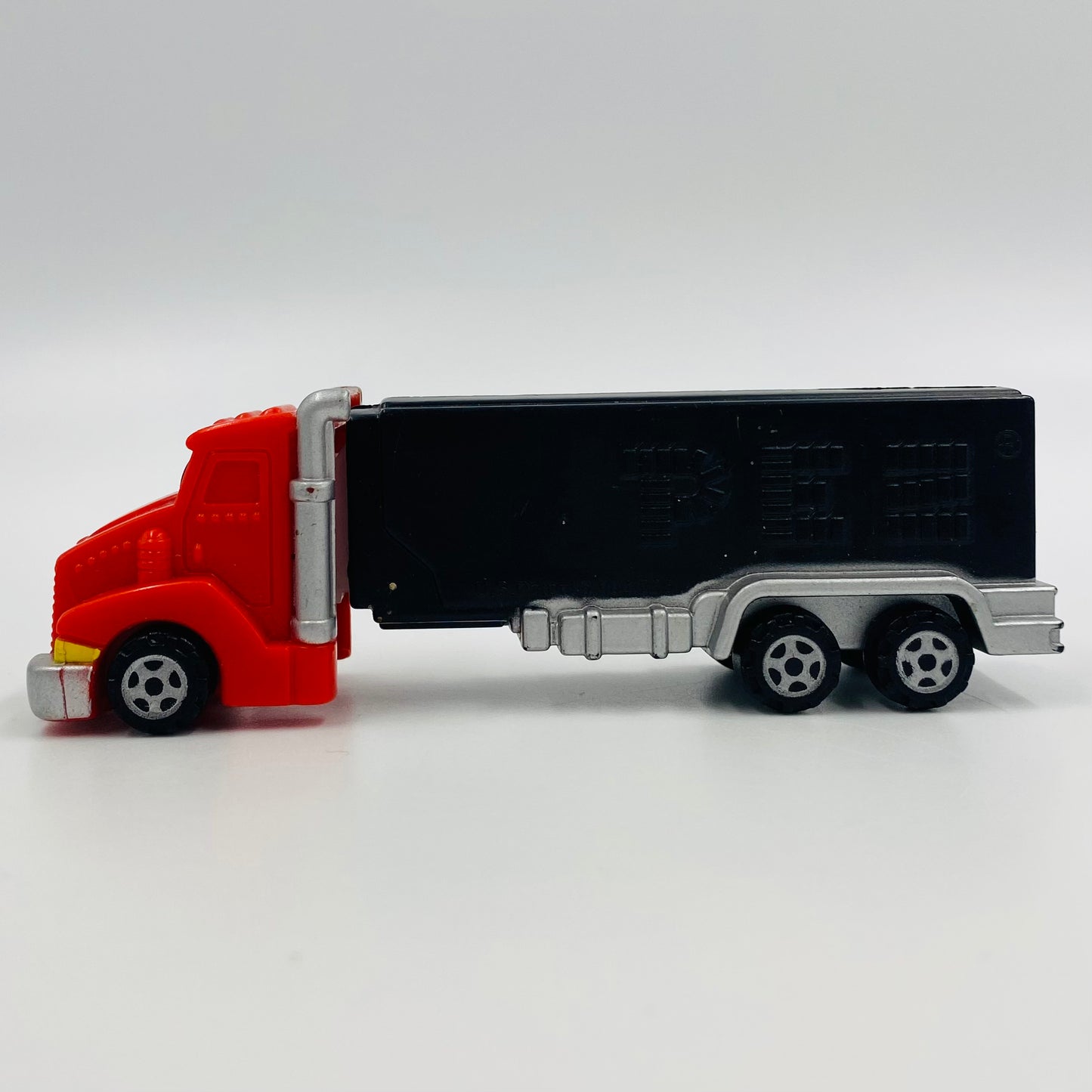 PEZ Trucks Series E red cab/black trailer PEZ dispenser (2004) loose 5.9 China
