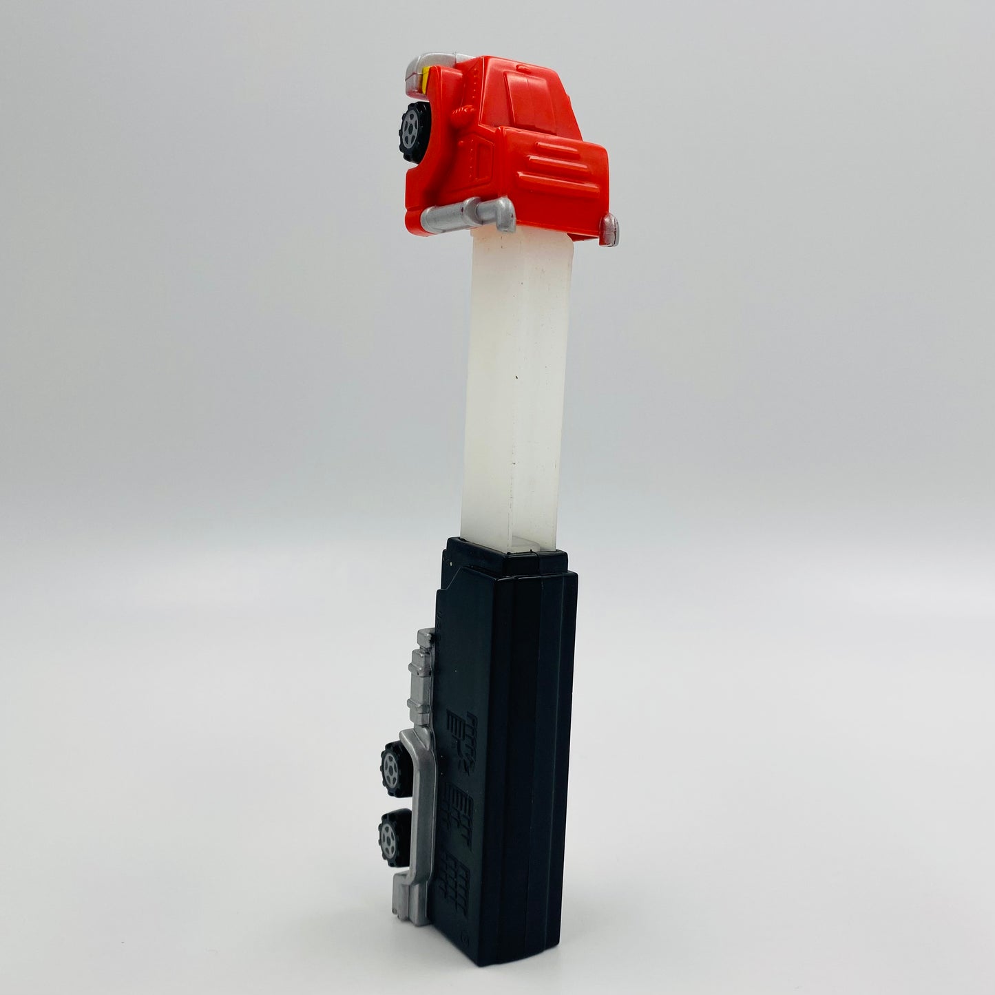 PEZ Trucks Series E red cab/black trailer PEZ dispenser (2004) loose 5.9 China