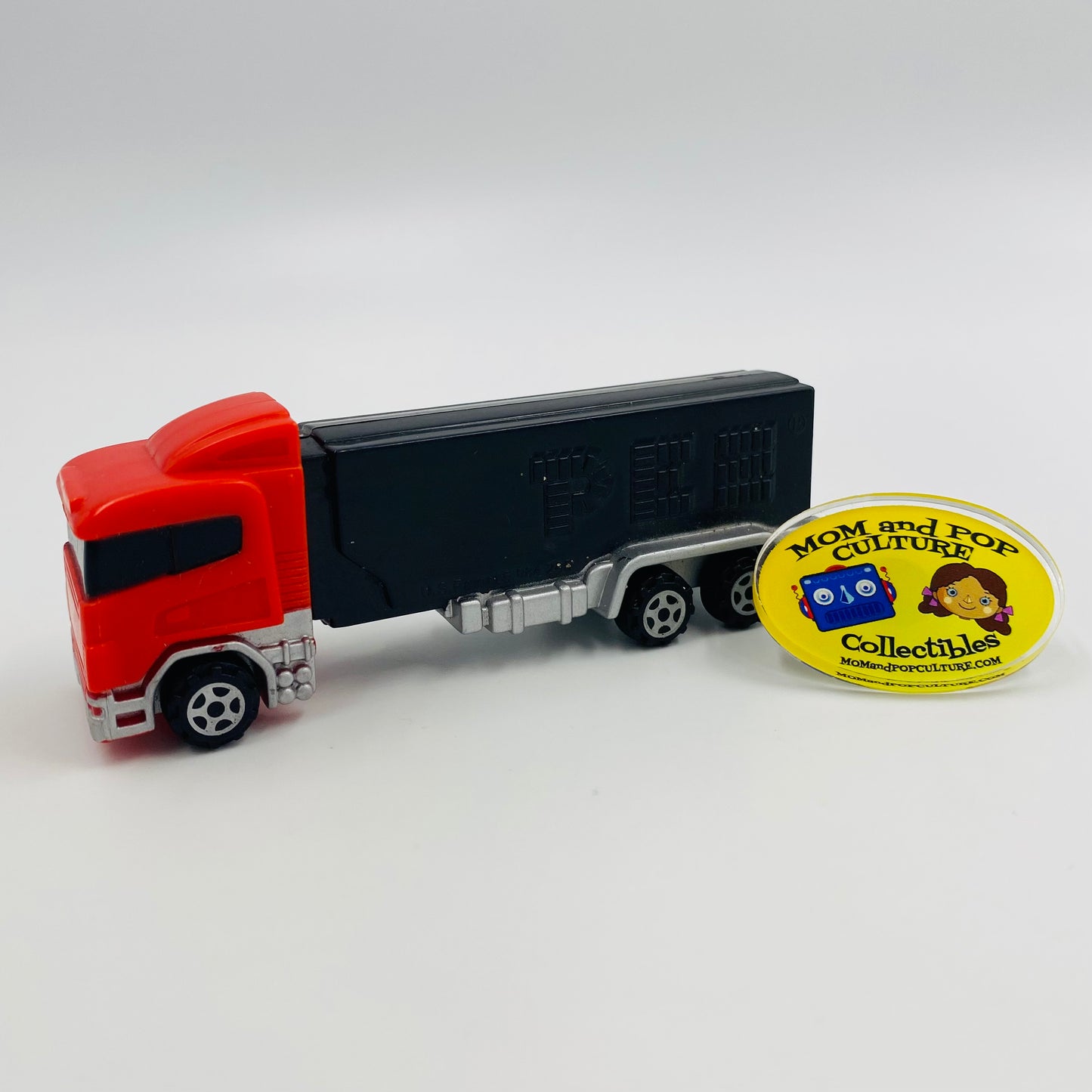 PEZ Trucks Series E red cab/black trailer PEZ dispenser (2004) loose 5.9 China